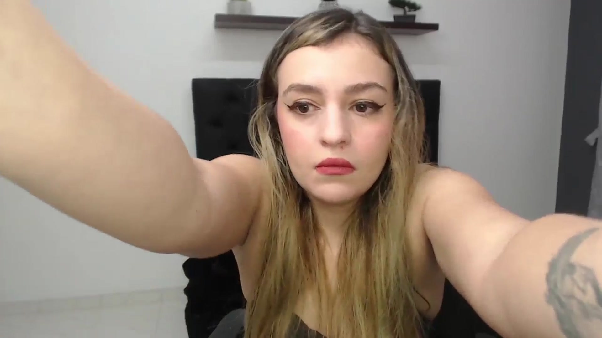 Gallery image thumbnail from CamilleDucan's myfreecams stream on, 03/05/2025, 14:12 image 5 of 20