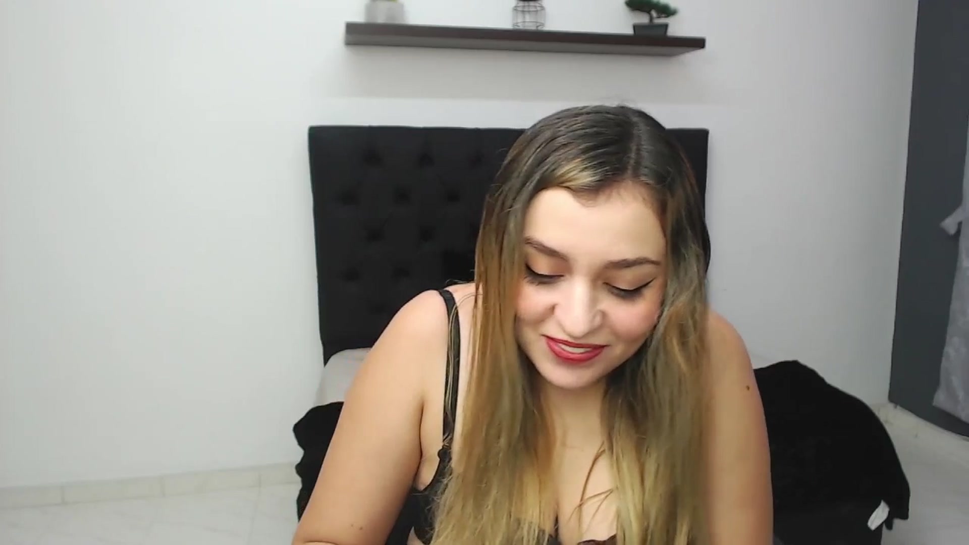 Gallery image thumbnail from CamilleDucan's myfreecams stream on, 03/05/2025, 14:12 image 11 of 20