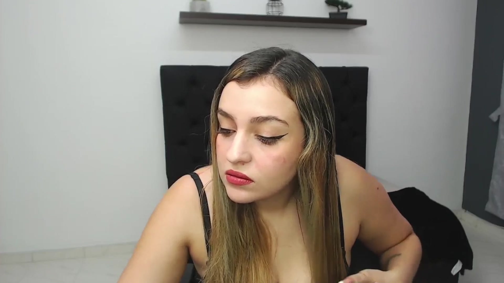 Gallery image thumbnail from CamilleDucan's myfreecams stream on, 03/05/2025, 14:12 image 12 of 20