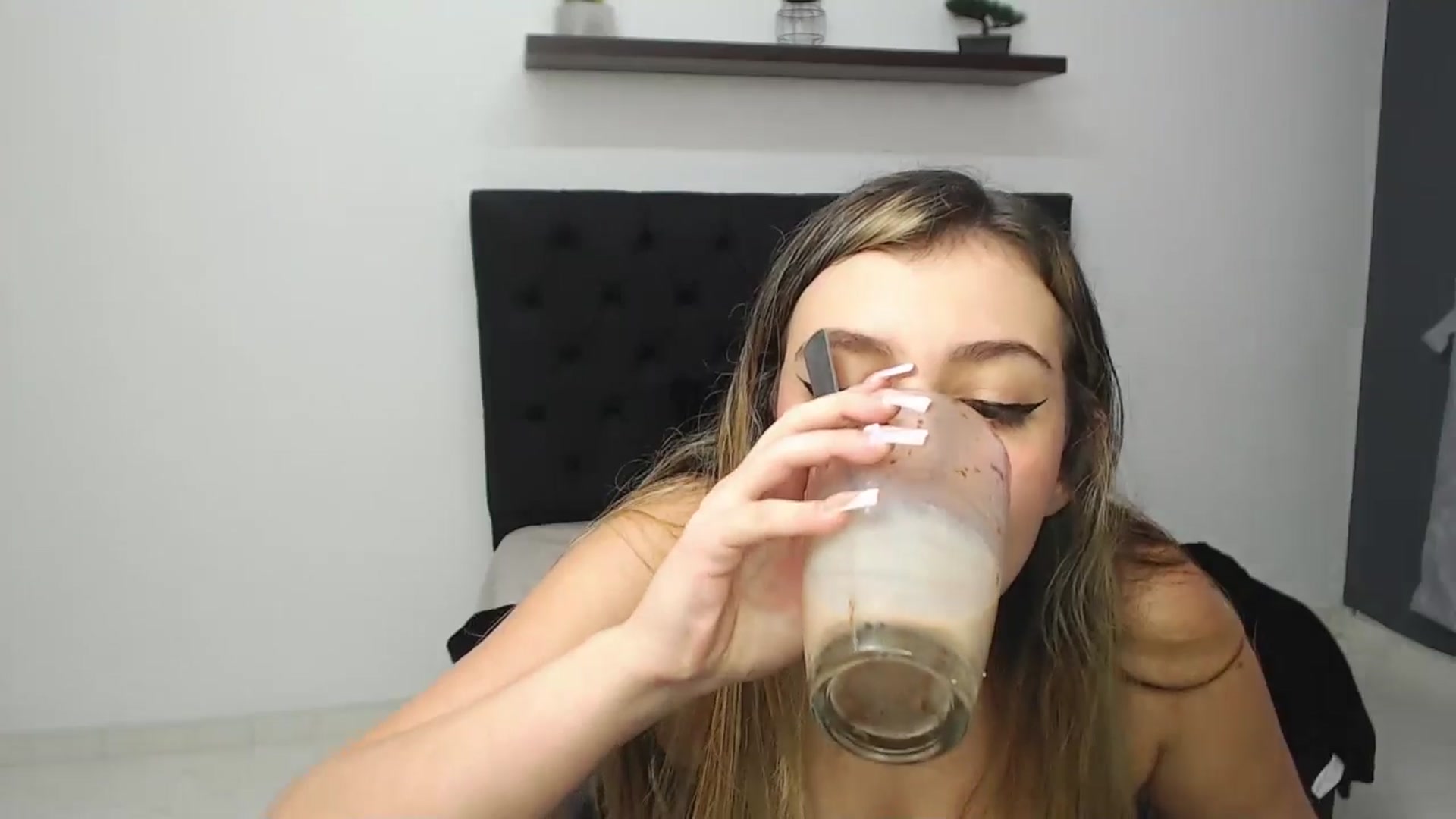 Gallery image thumbnail from CamilleDucan's myfreecams stream on, 03/05/2025, 14:39 image 14 of 20