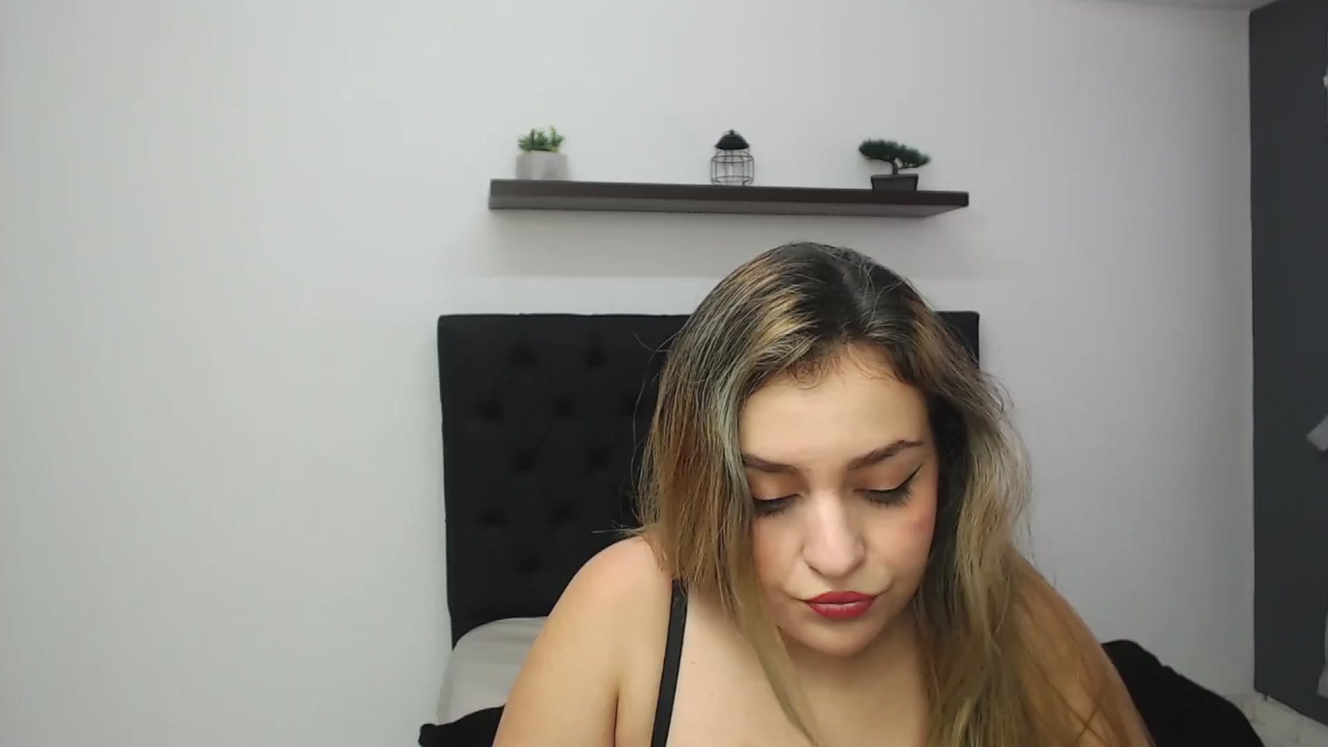 Gallery image thumbnail from CamilleDucan's myfreecams stream on, 03/05/2025, 16:20 image 1 of 20
