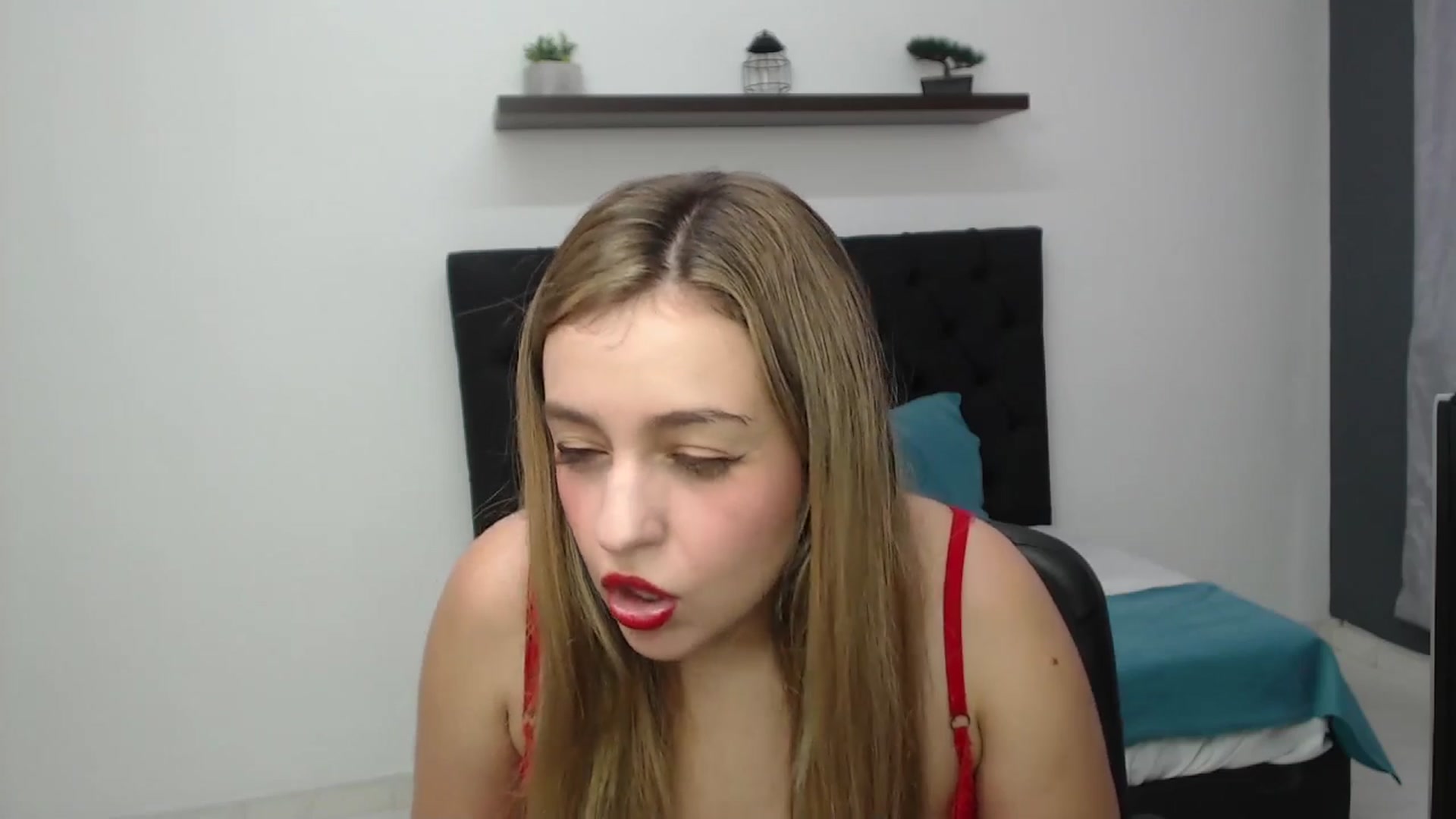 Gallery image thumbnail from CamilleDucan's myfreecams stream on, 03/10/2025, 14:46 image 6 of 20