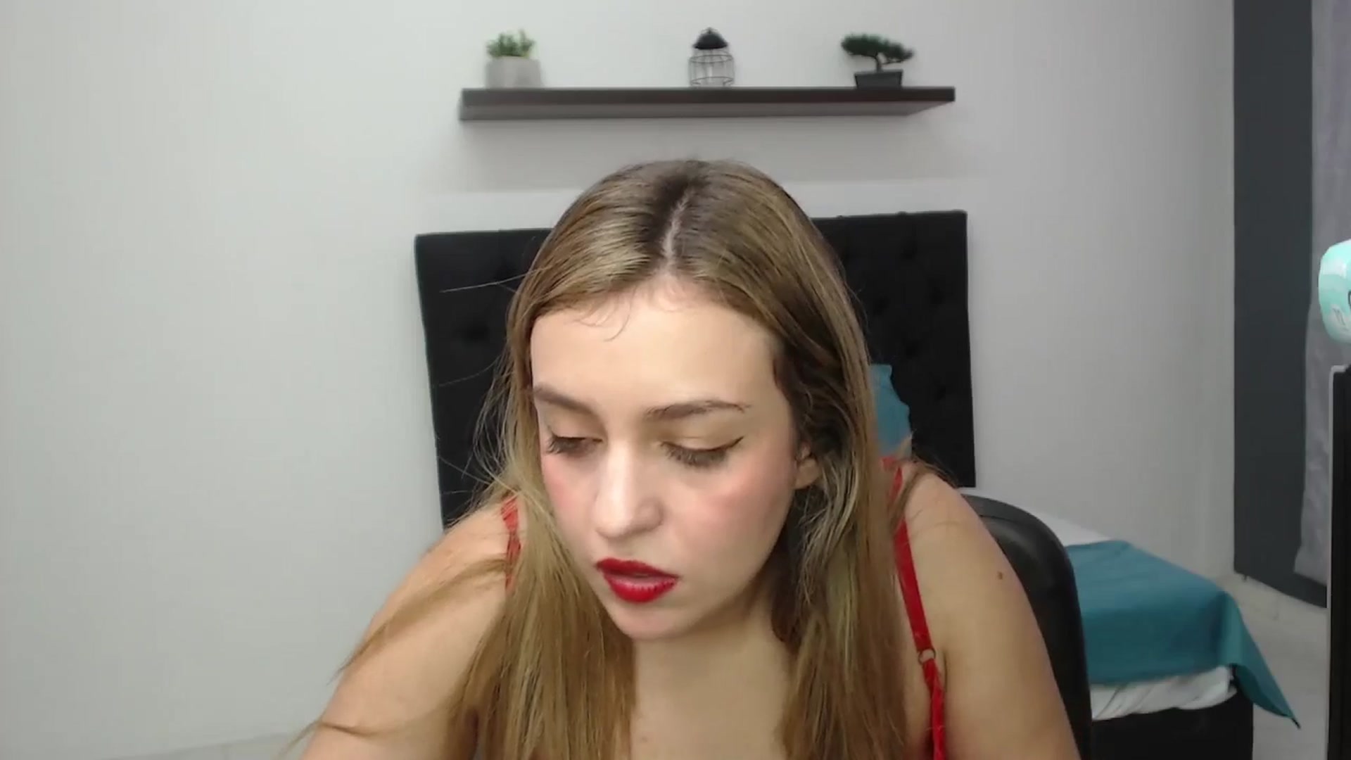 Gallery image thumbnail from CamilleDucan's myfreecams stream on, 03/10/2025, 14:46 image 19 of 20