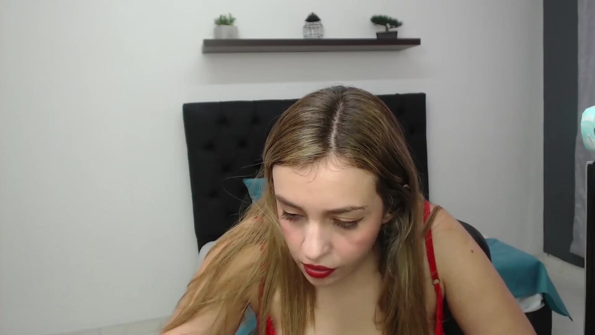 Gallery image thumbnail from CamilleDucan's myfreecams stream on, 03/10/2025, 14:46 image 18 of 20
