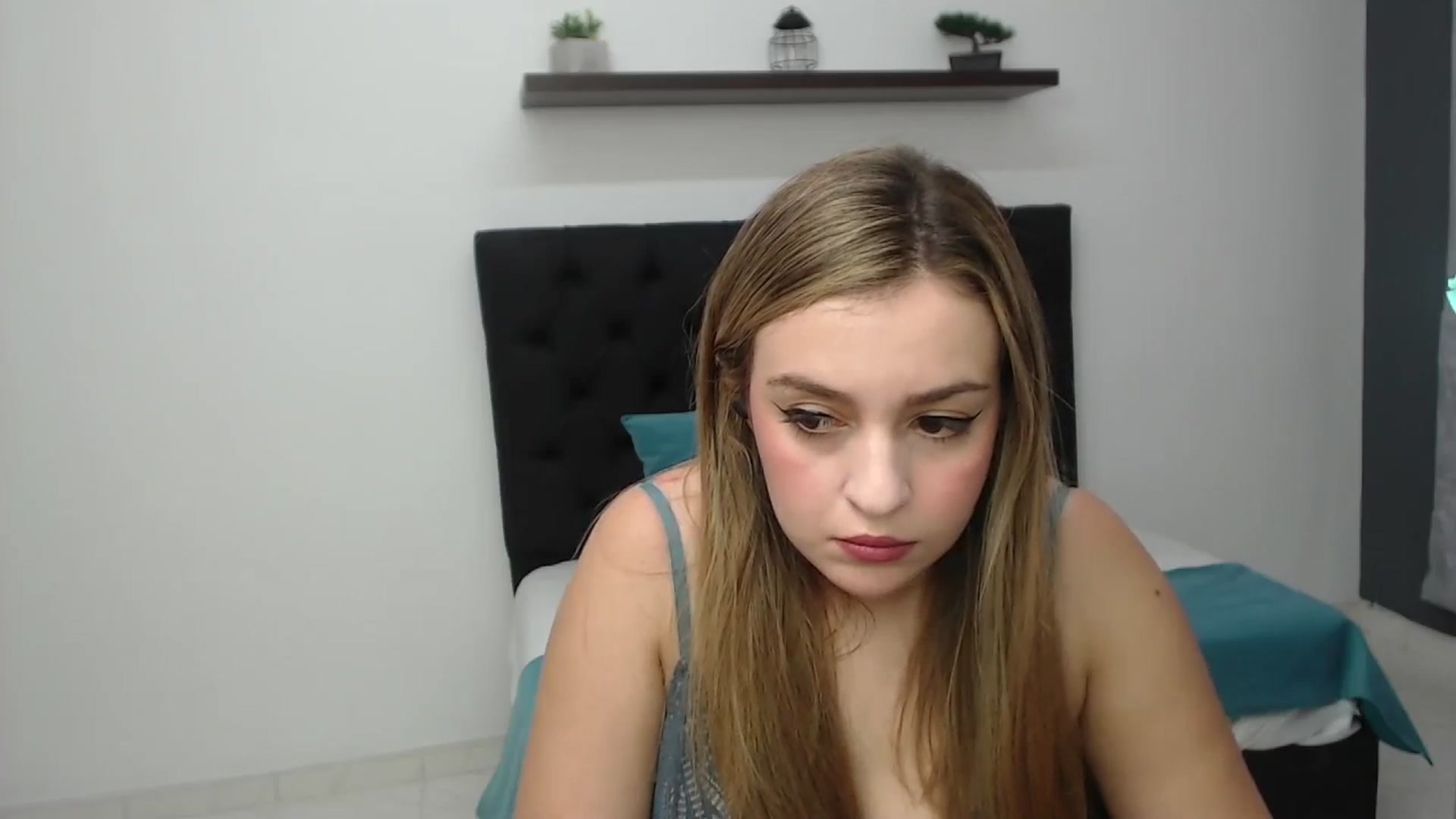 Gallery image thumbnail from CamilleDucan's myfreecams stream on, 03/11/2025, 14:18 image 15 of 20