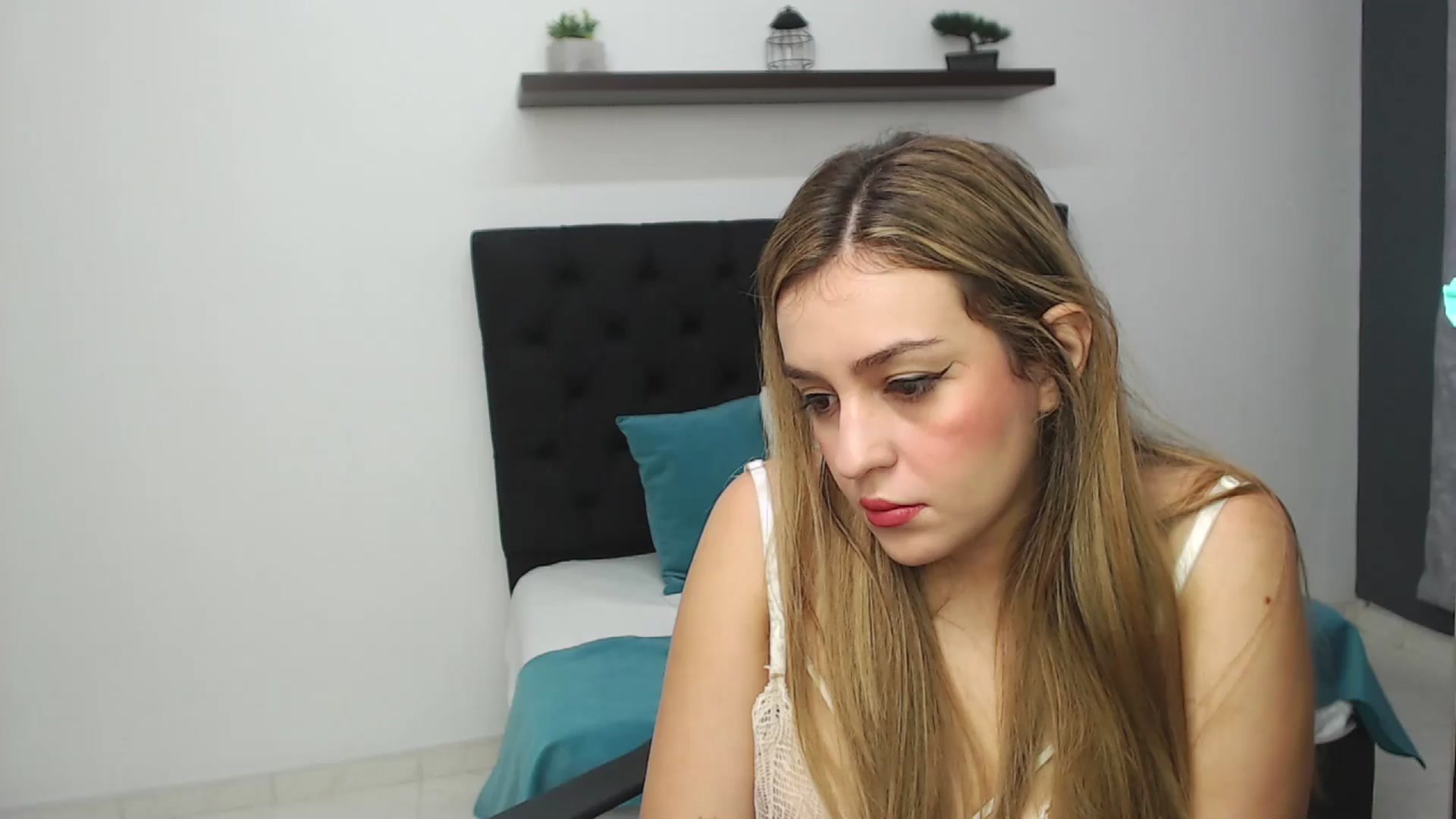 Gallery image thumbnail from CamilleDucan's myfreecams stream on, 03/12/2025, 14:37 image 12 of 20