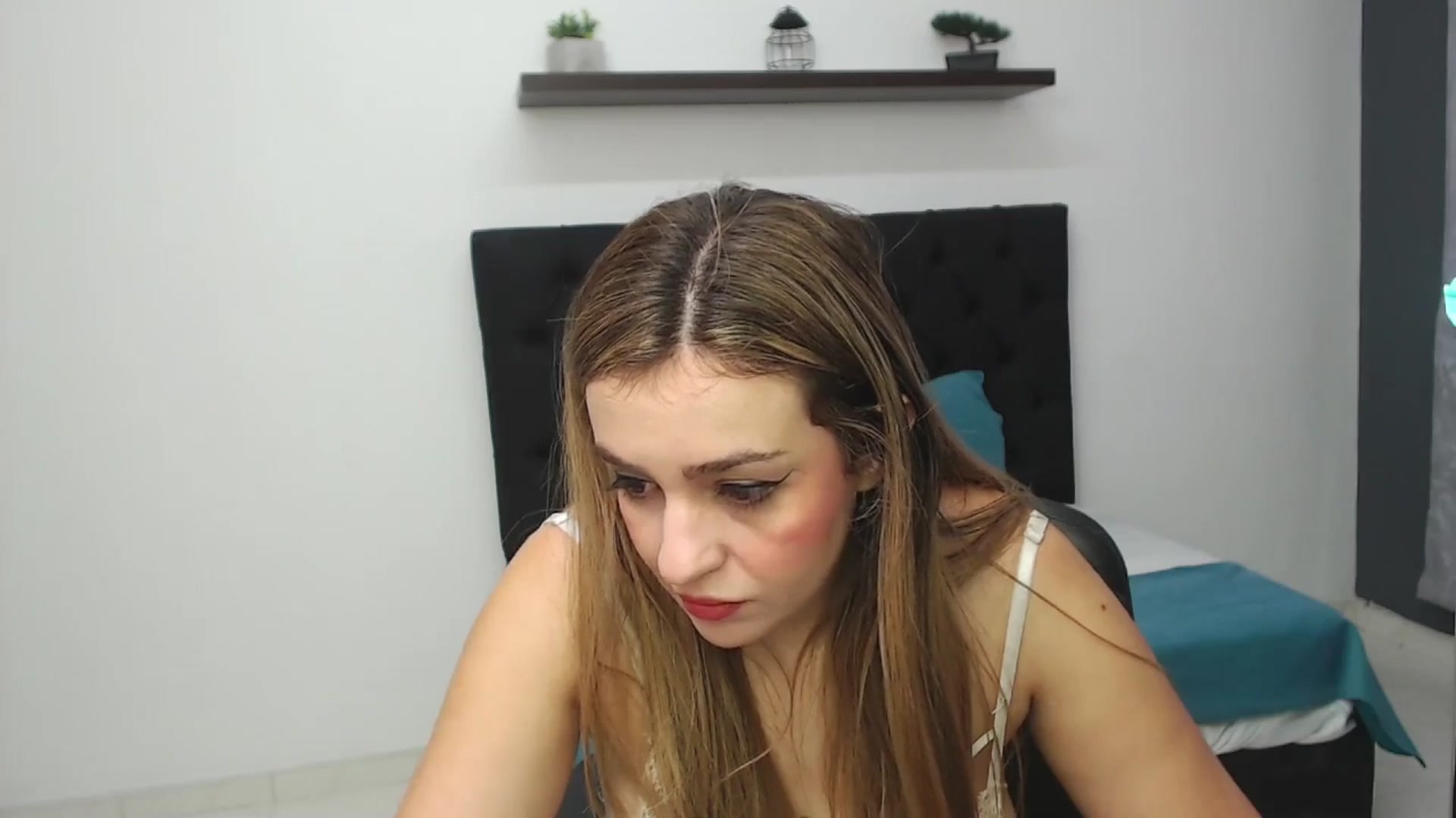 Gallery image thumbnail from CamilleDucan's myfreecams stream on, 03/12/2025, 14:37 image 9 of 20