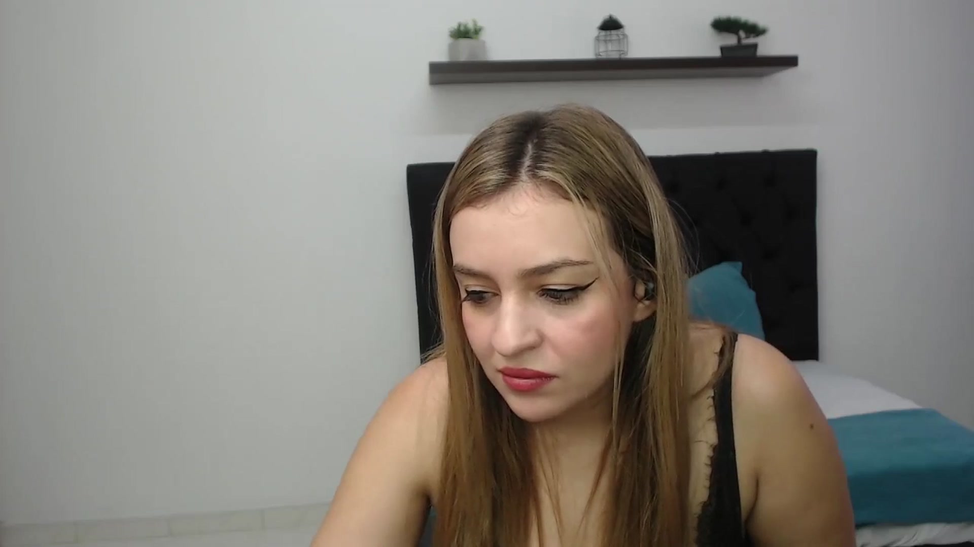 Gallery image thumbnail from CamilleDucan's myfreecams stream on, 03/14/2025, 14:46 image 16 of 20
