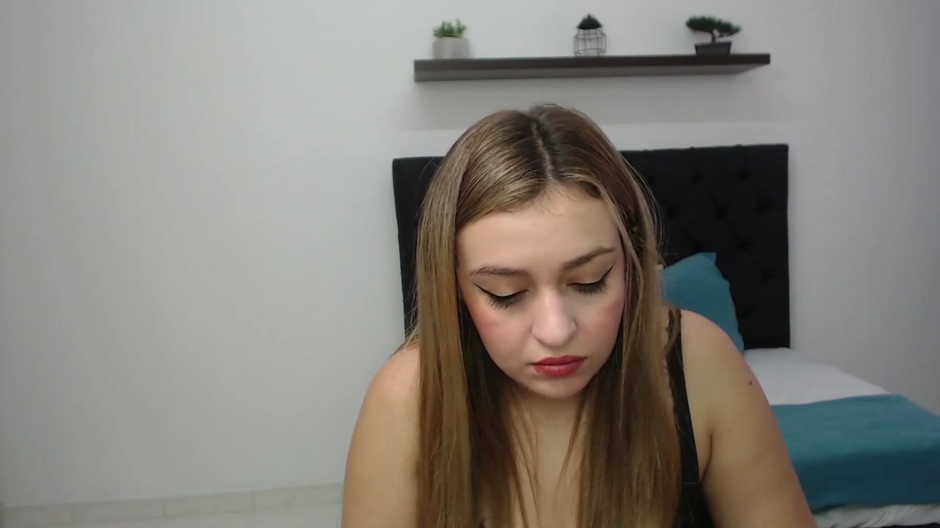 Gallery image thumbnail from CamilleDucan's myfreecams stream on, 03/14/2025, 14:46 image 18 of 20