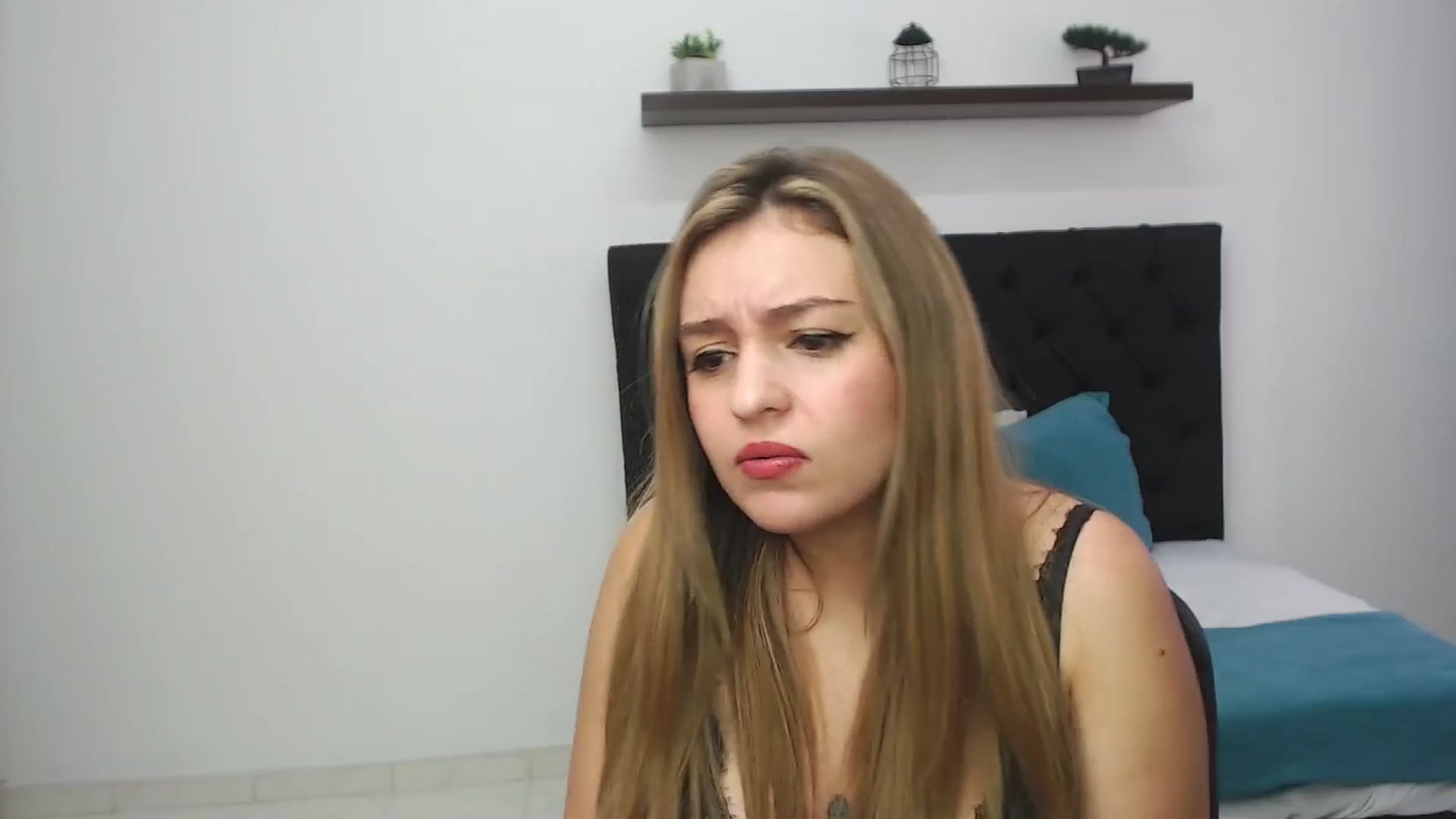 Gallery image thumbnail from CamilleDucan's myfreecams stream on, 03/14/2025, 18:19 image 13 of 20