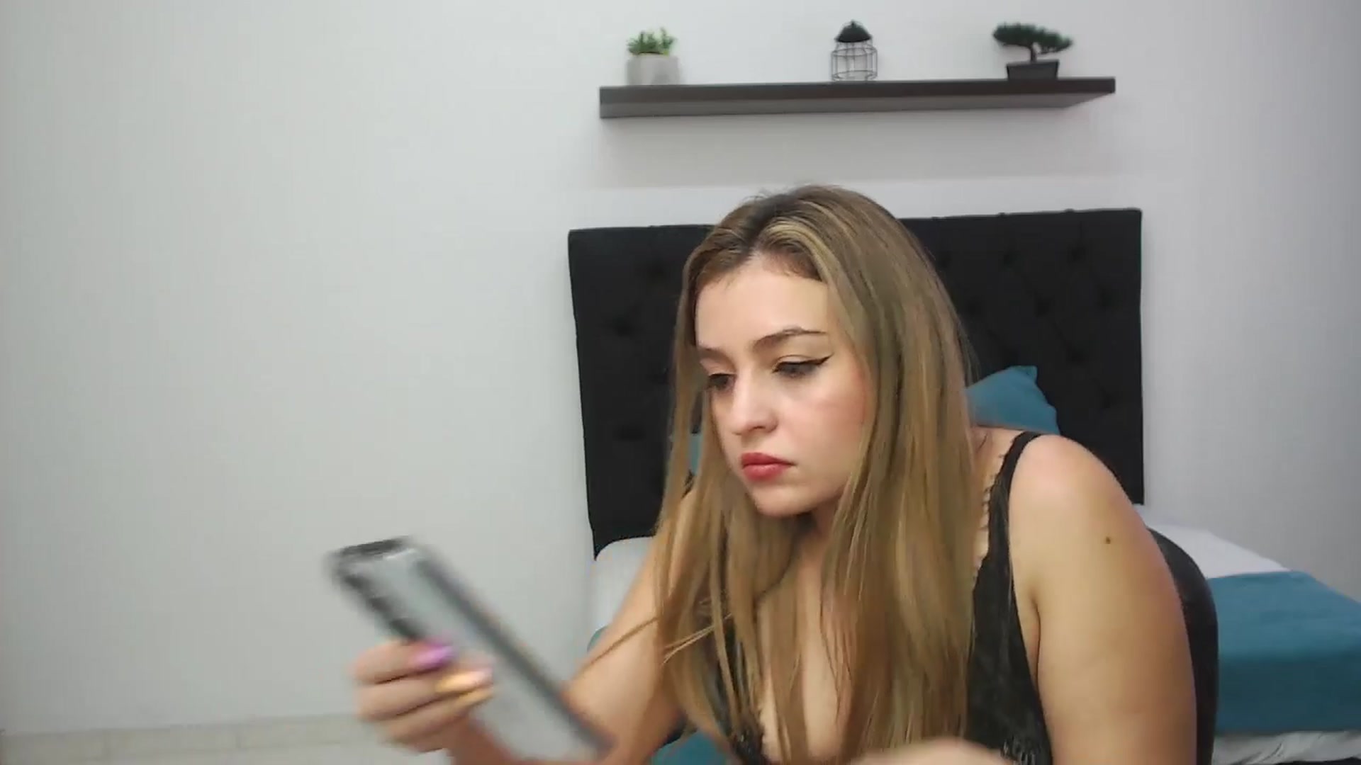 Gallery image thumbnail from CamilleDucan's myfreecams stream on, 03/14/2025, 18:19 image 7 of 20