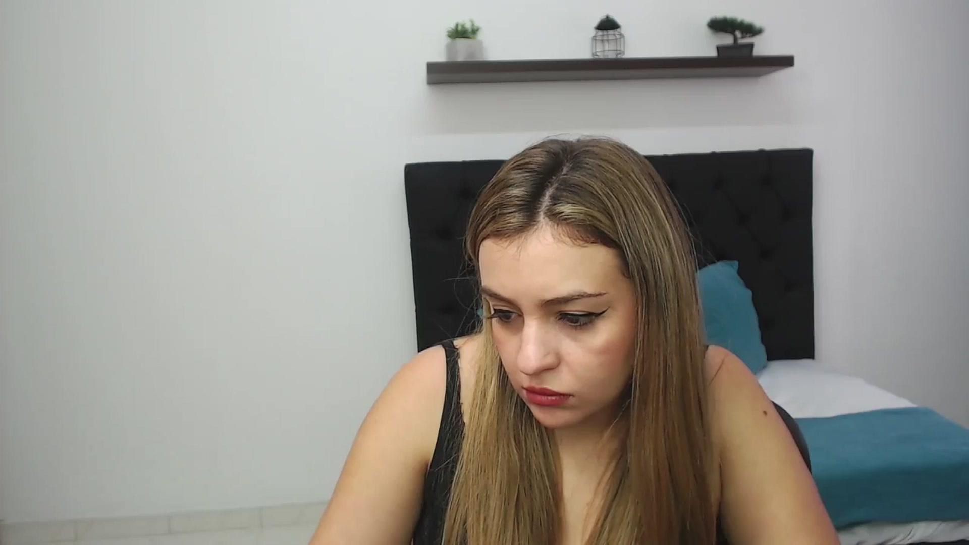 Gallery image thumbnail from CamilleDucan's myfreecams stream on, 03/14/2025, 18:19 image 20 of 20