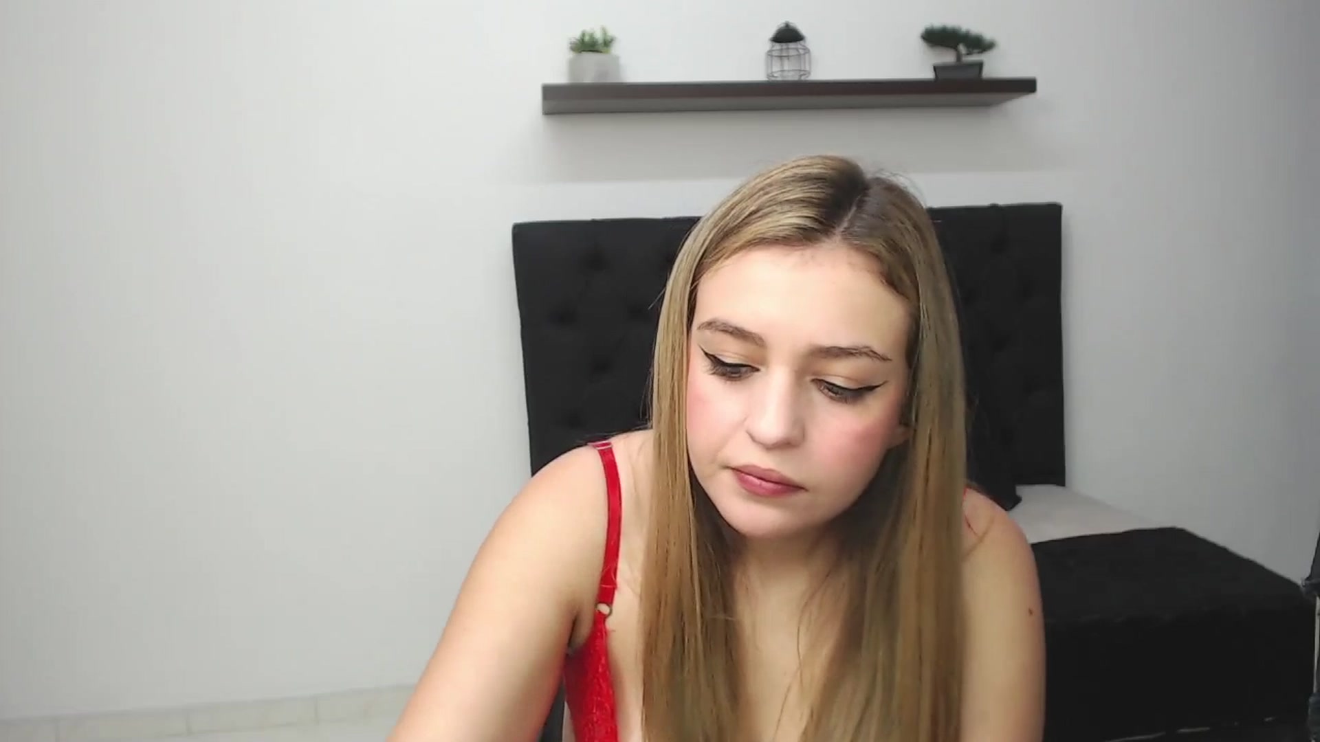 Gallery image thumbnail from CamilleDucan's myfreecams stream on, 03/17/2025, 14:37 image 6 of 20