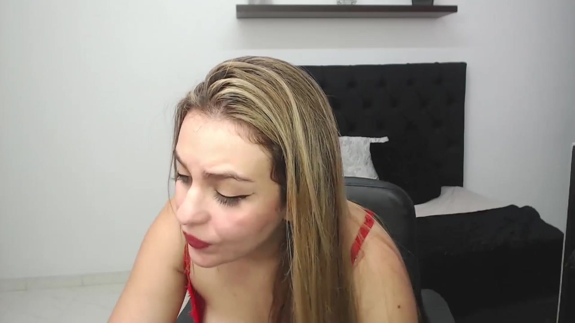 Gallery image thumbnail from CamilleDucan's myfreecams stream on, 03/17/2025, 19:03 image 18 of 20