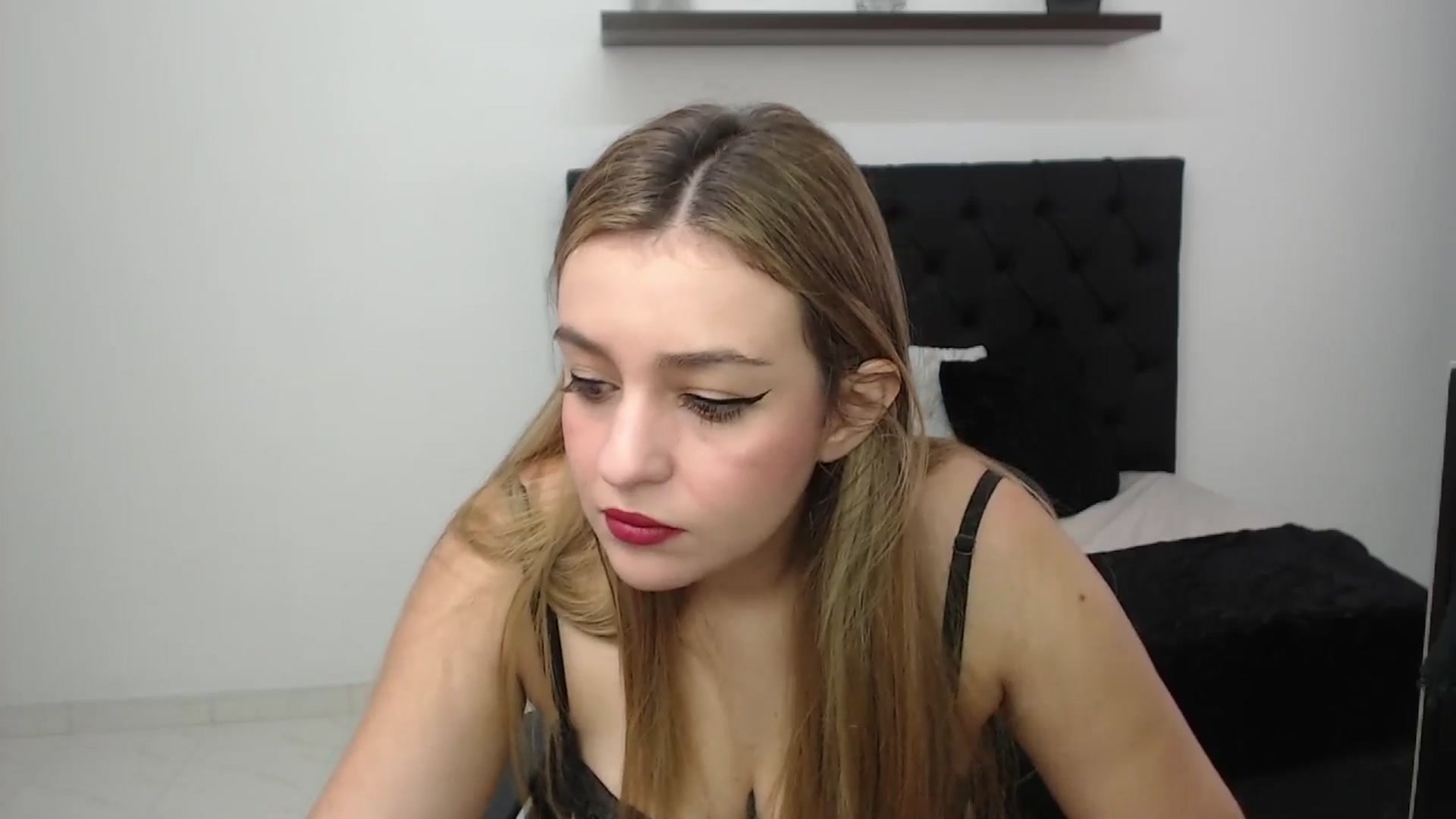 Gallery image thumbnail from CamilleDucan's myfreecams stream on, 03/18/2025, 13:54 image 13 of 20
