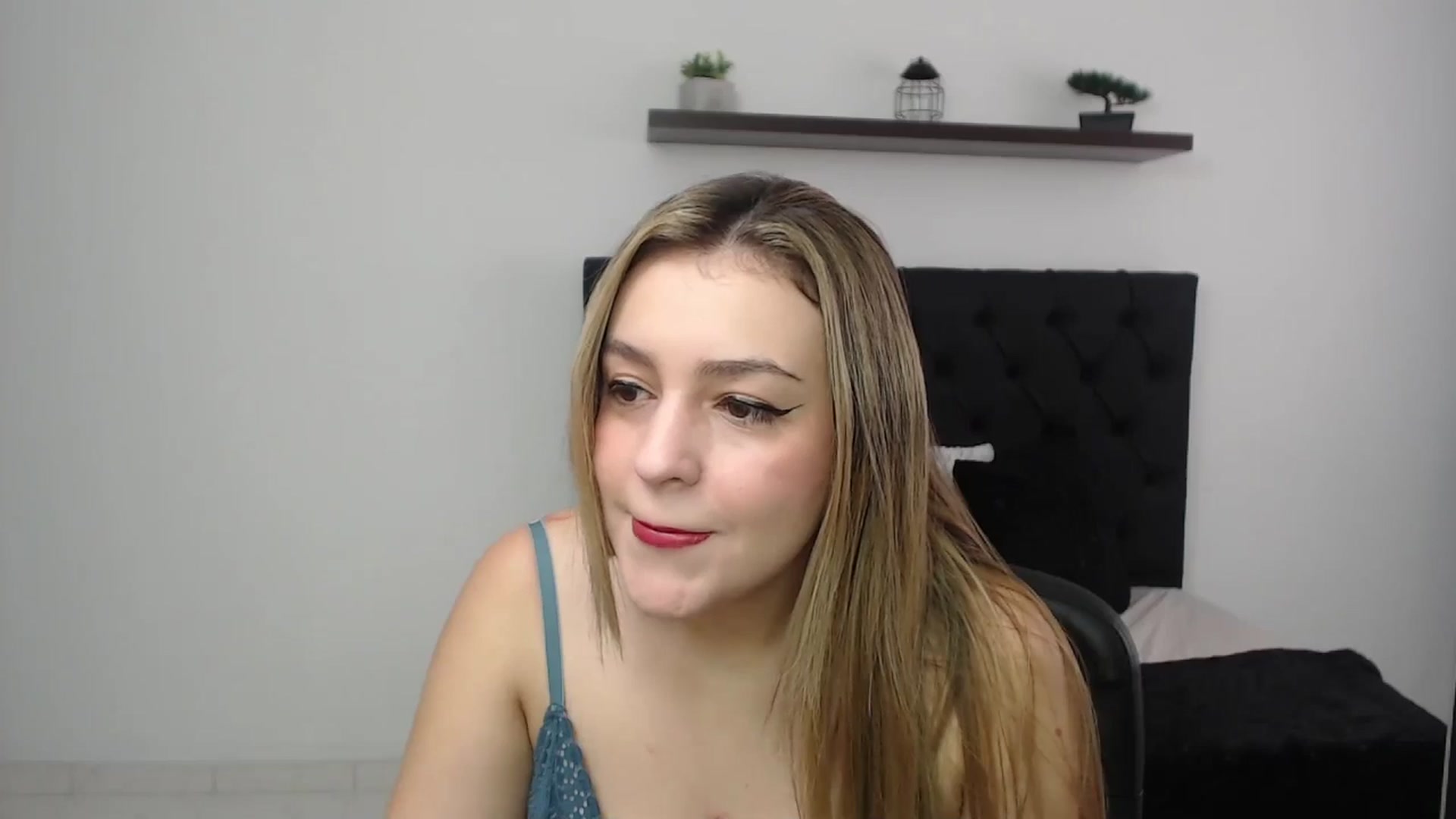 Gallery image thumbnail from CamilleDucan's myfreecams stream on, 03/21/2025, 13:25 image 2 of 20