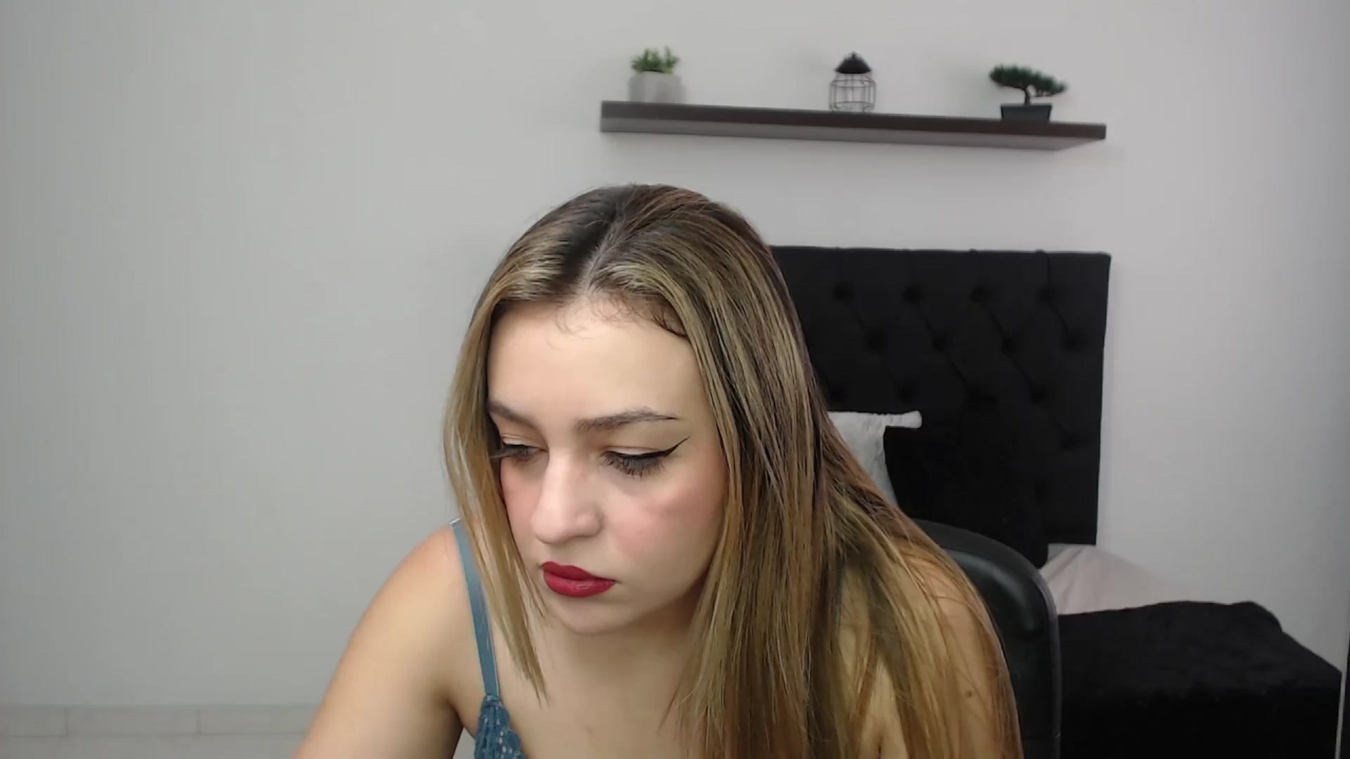 Gallery image thumbnail from CamilleDucan's myfreecams stream on, 03/21/2025, 13:25 image 1 of 20