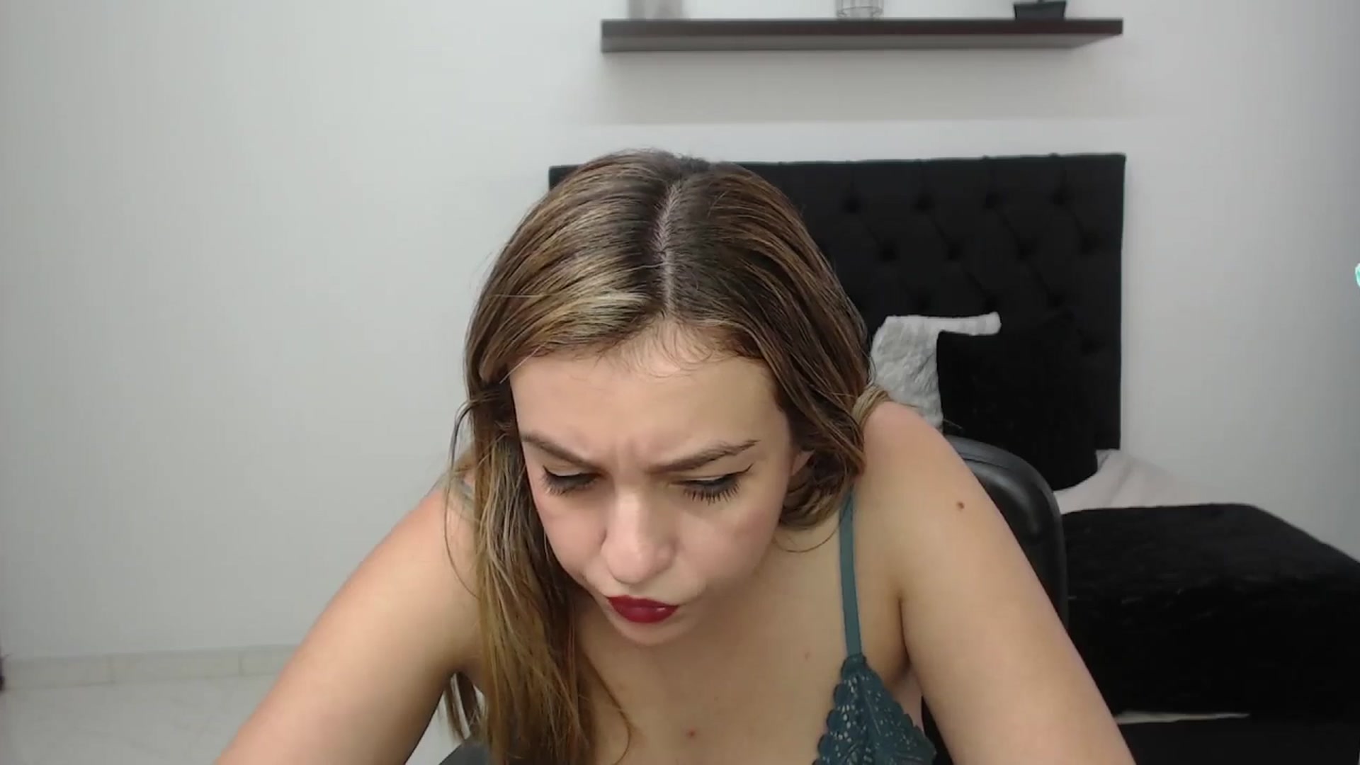 Gallery image thumbnail from CamilleDucan's myfreecams stream on, 03/21/2025, 18:28 image 18 of 20
