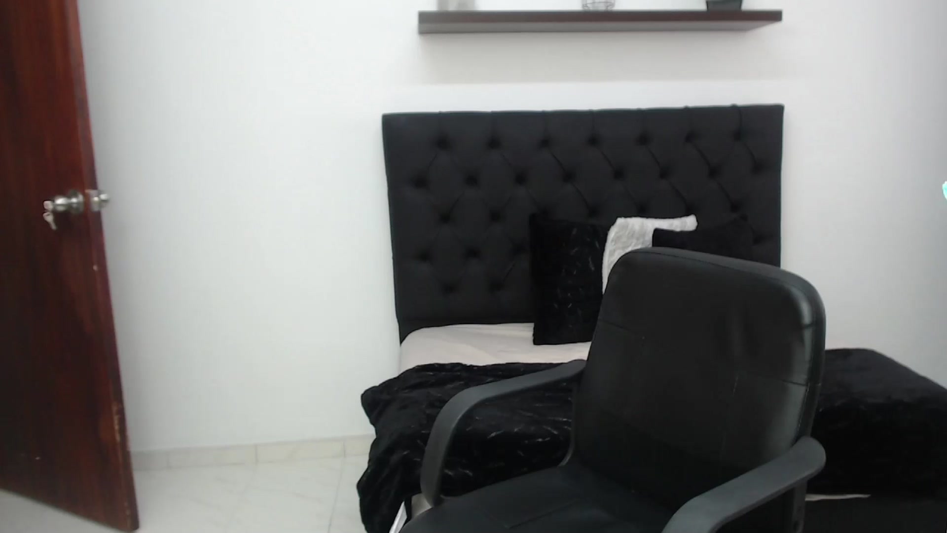 Gallery image thumbnail from CamilleDucan's myfreecams stream on, 03/21/2025, 18:28 image 14 of 20