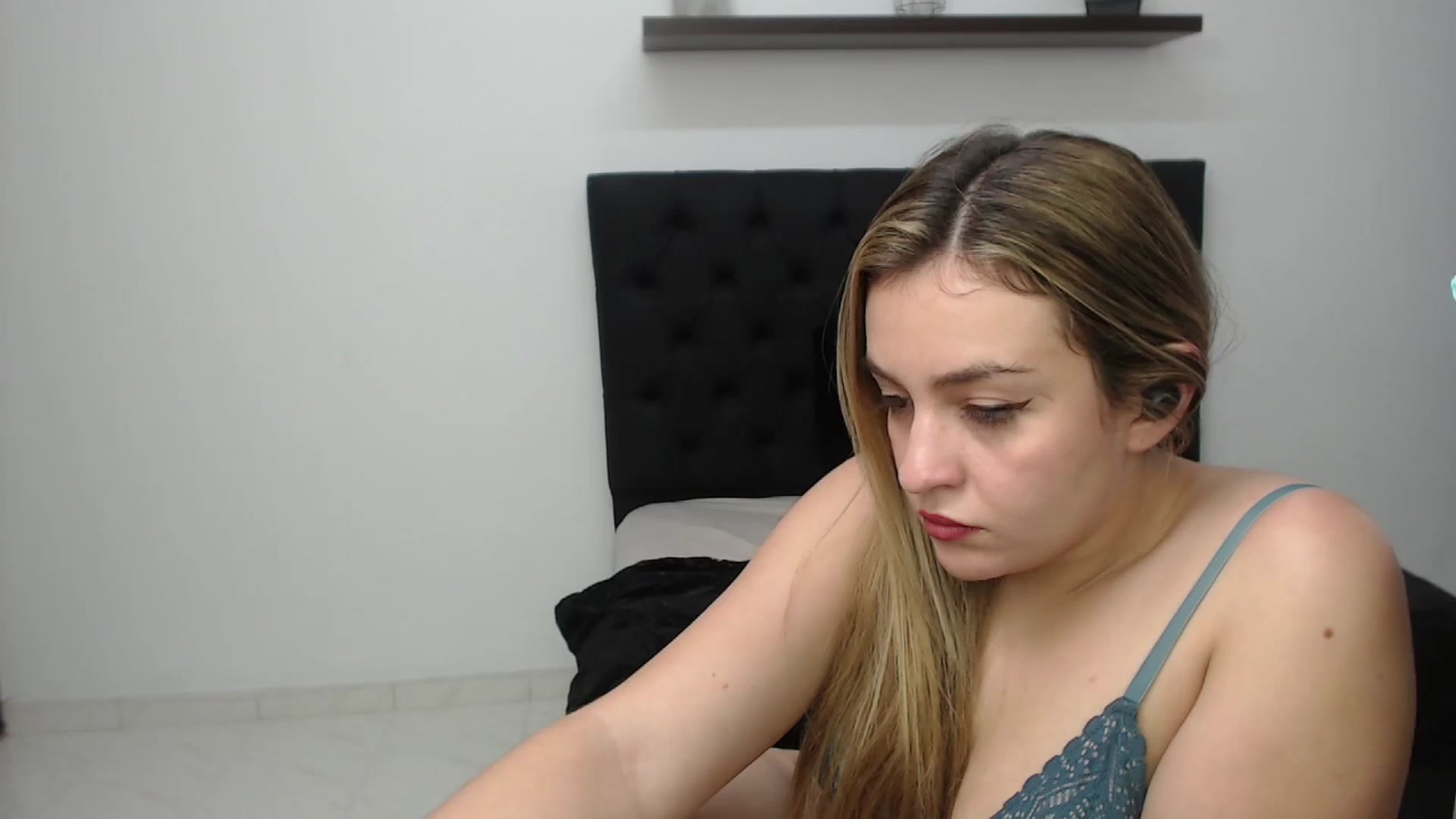 Gallery image thumbnail from CamilleDucan's myfreecams stream on, 03/21/2025, 19:01 image 13 of 20