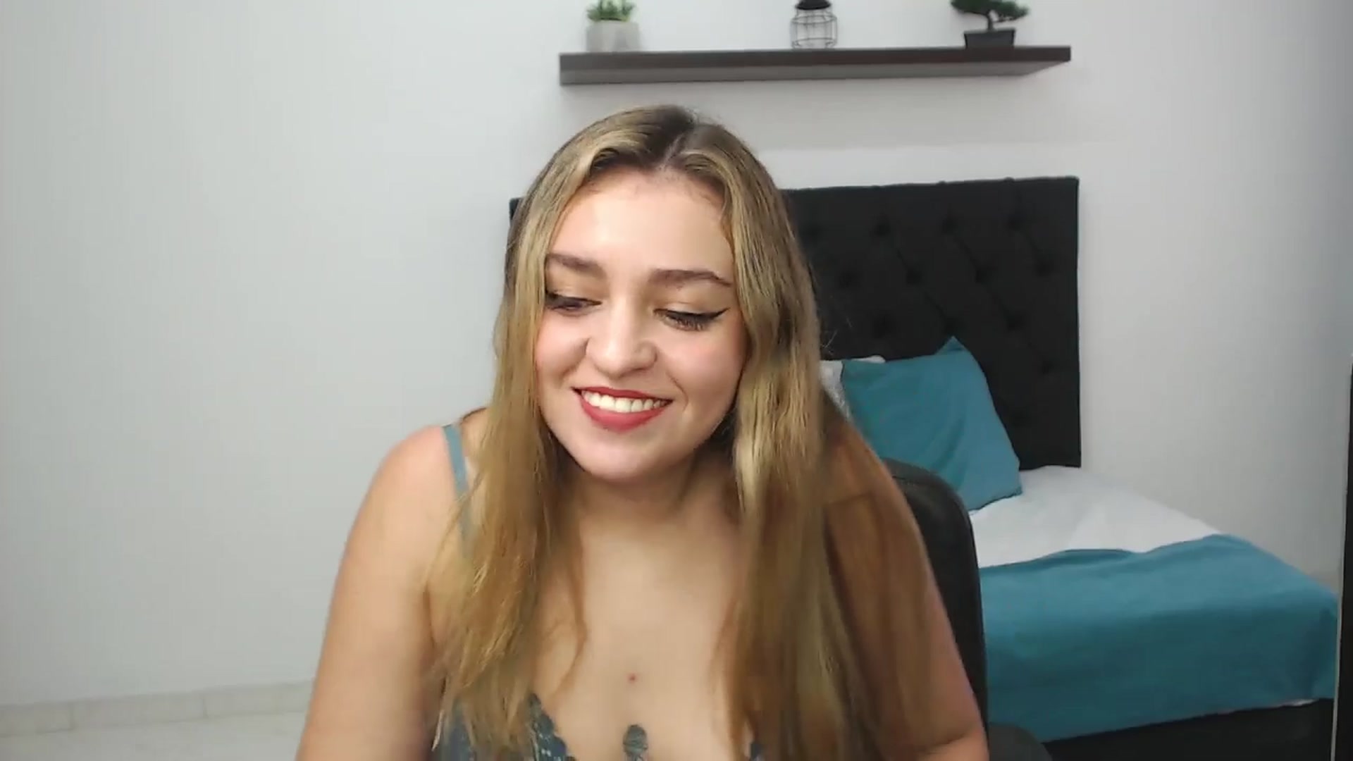 Gallery image thumbnail from CamilleDucan's myfreecams stream on, 03/26/2025, 15:14 image 19 of 20