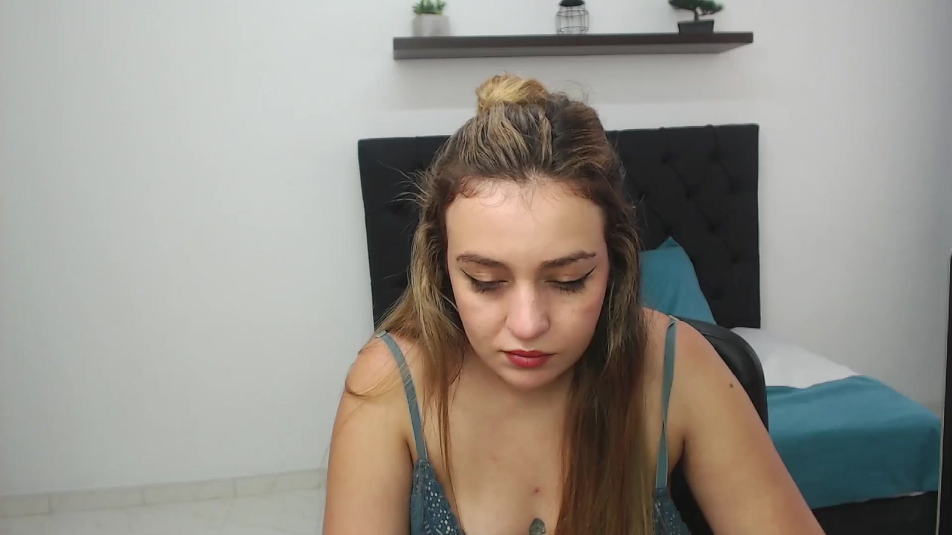 Gallery image thumbnail from CamilleDucan's myfreecams stream on, 03/26/2025, 17:12 image 1 of 20