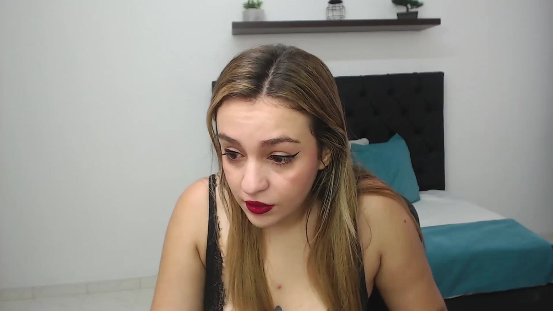 Gallery image thumbnail from CamilleDucan's myfreecams stream on, 03/27/2025, 13:22 image 13 of 20