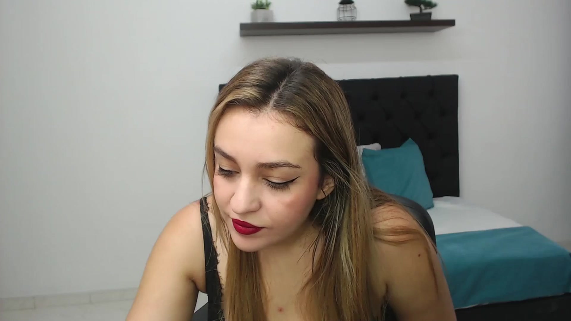 Gallery image thumbnail from CamilleDucan's myfreecams stream on, 03/27/2025, 13:22 image 18 of 20