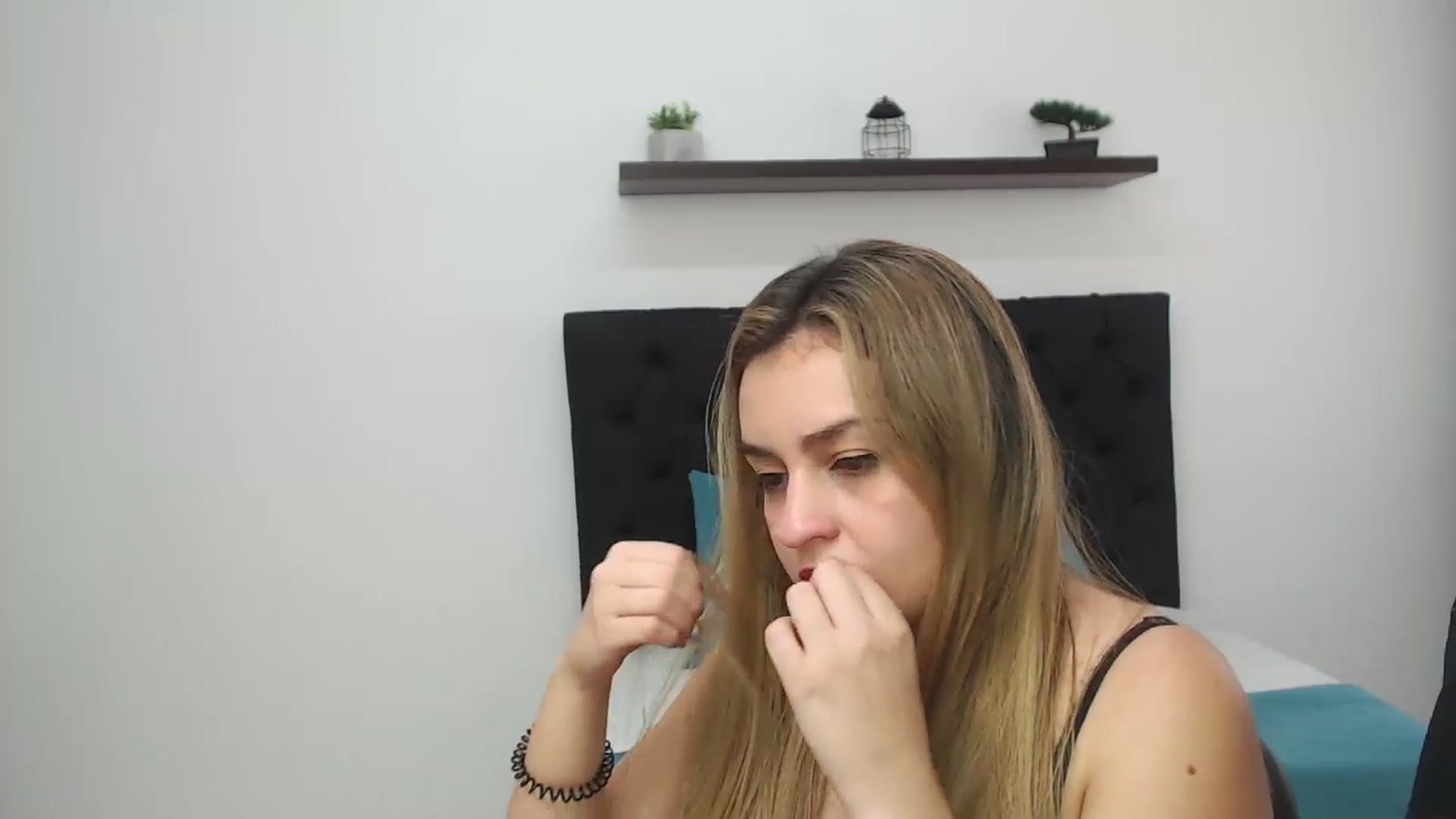 Gallery image thumbnail from CamilleDucan's myfreecams stream on, 03/27/2025, 17:01 image 9 of 20