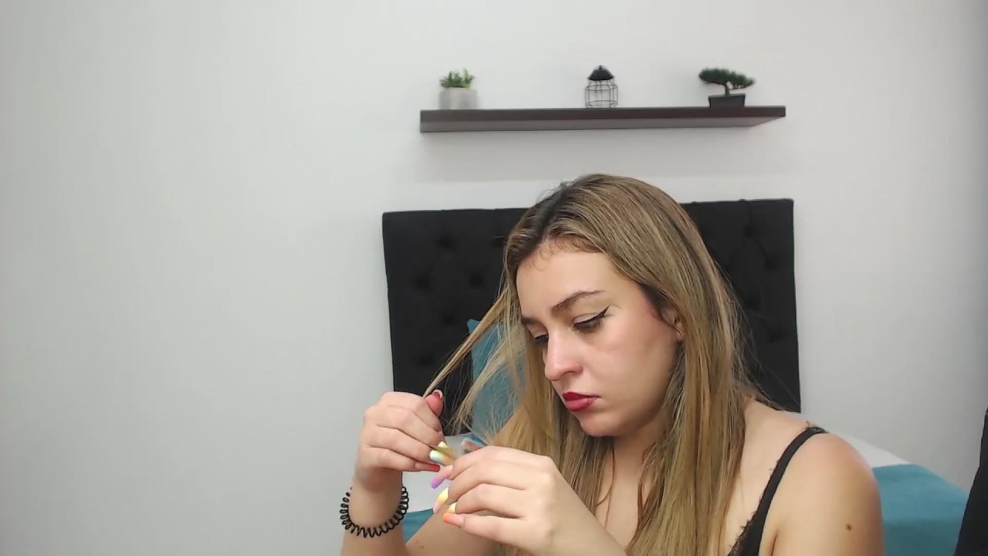 Gallery image thumbnail from CamilleDucan's myfreecams stream on, 03/27/2025, 17:01 image 15 of 20