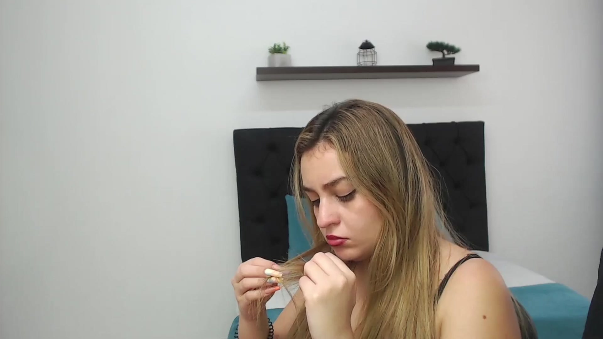 Gallery image thumbnail from CamilleDucan's myfreecams stream on, 03/27/2025, 17:01 image 11 of 20