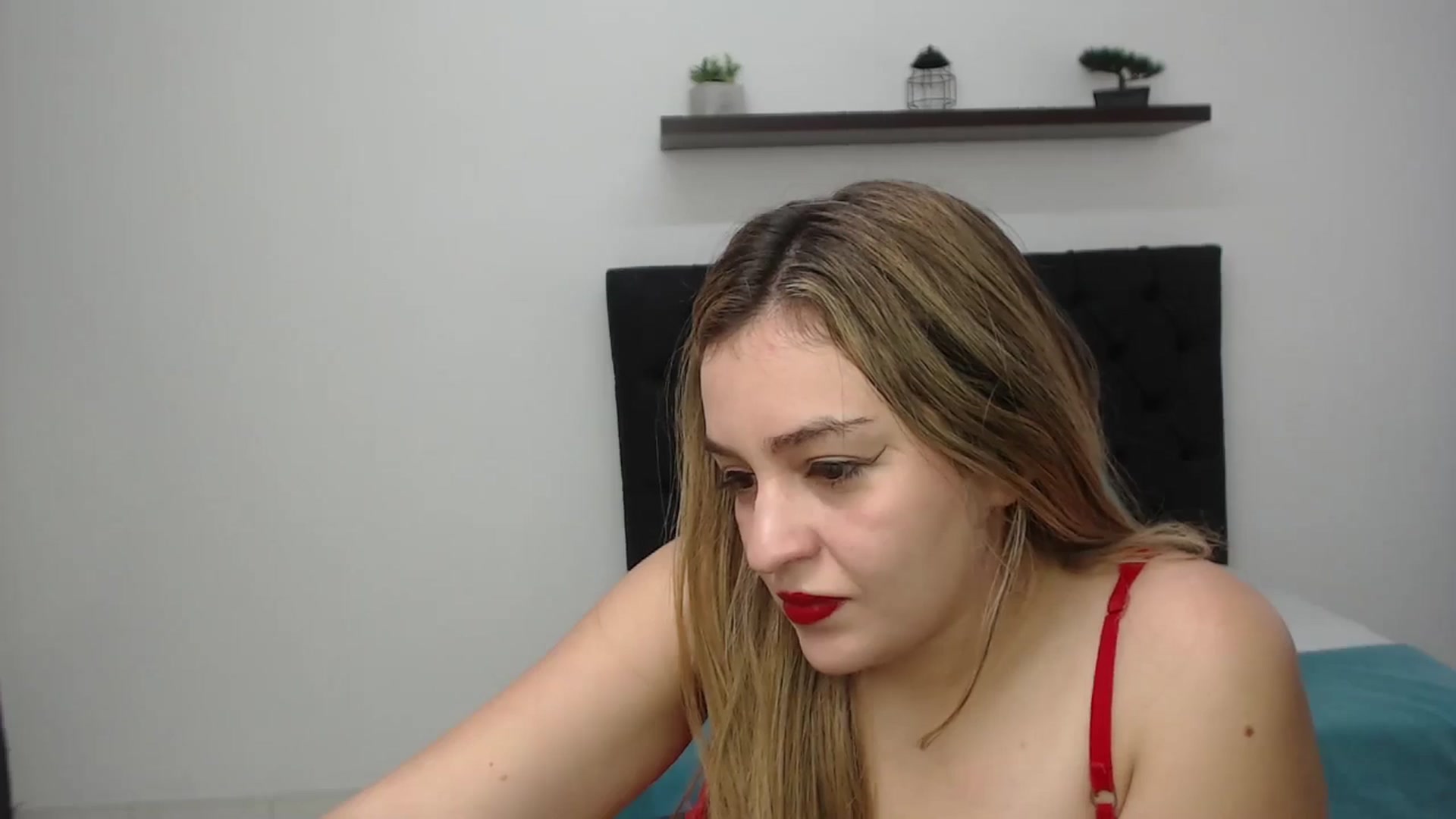 Gallery image thumbnail from CamilleDucan's myfreecams stream on, 03/28/2025, 15:15 image 18 of 20