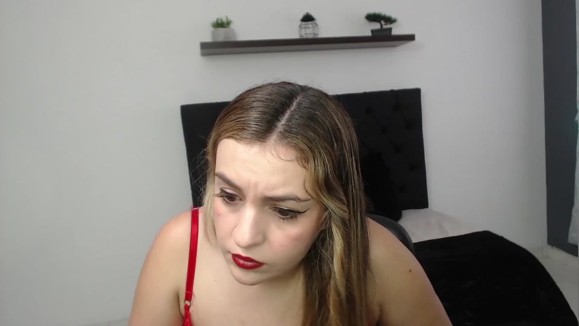 Gallery image thumbnail from CamilleDucan's myfreecams stream on, 04/01/2025, 15:14 image 14 of 20