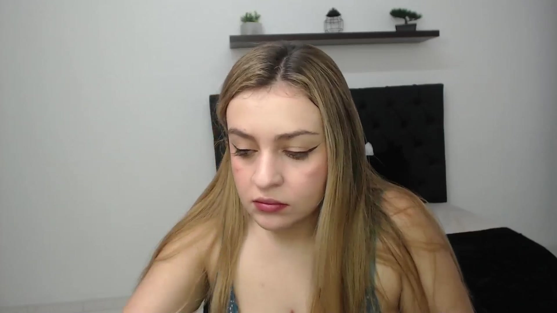Gallery image thumbnail from CamilleDucan's myfreecams stream on, 04/02/2025, 13:33 image 14 of 20