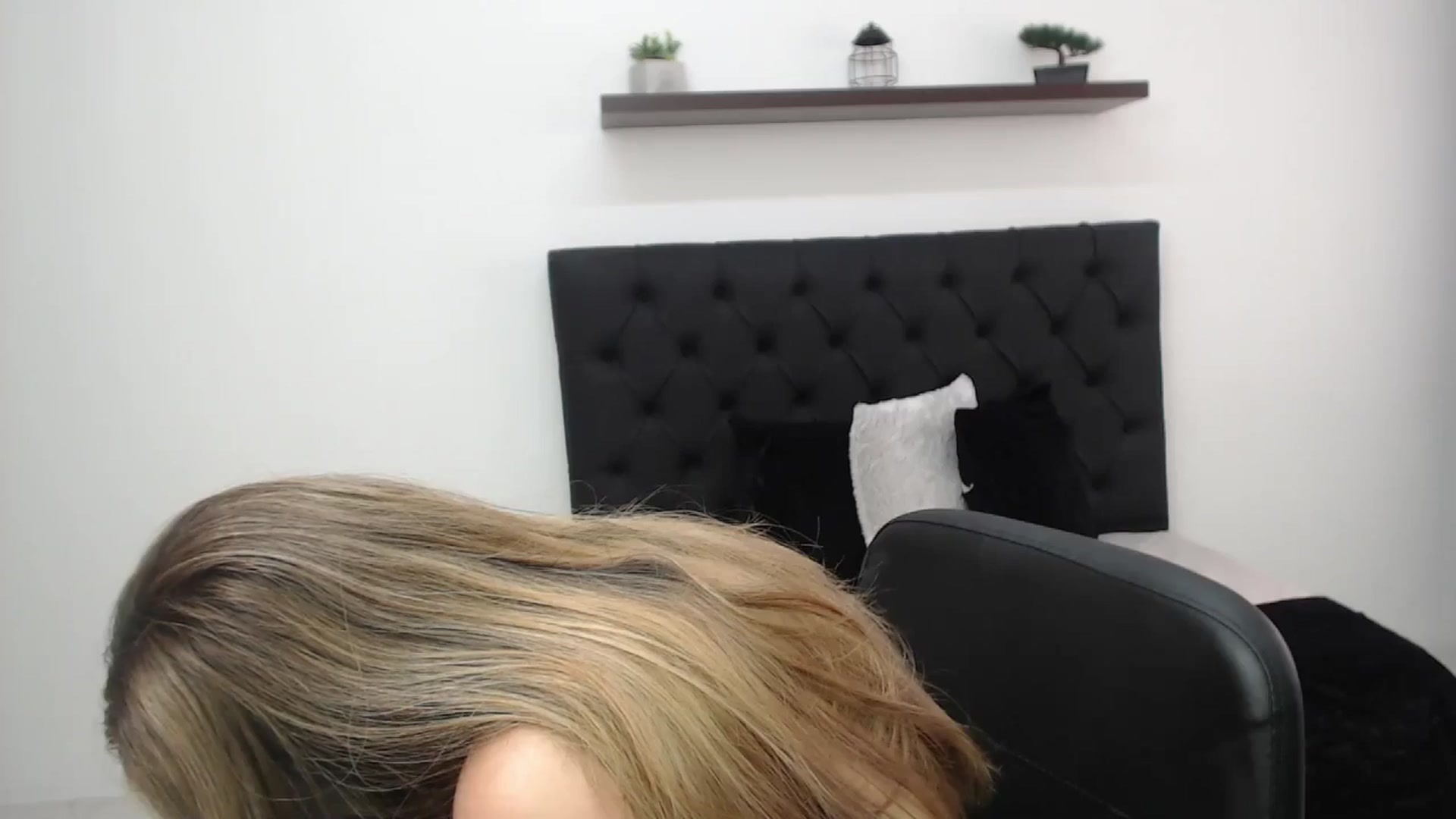 Gallery image thumbnail from CamilleDucan's myfreecams stream on, 04/02/2025, 14:38 image 11 of 20