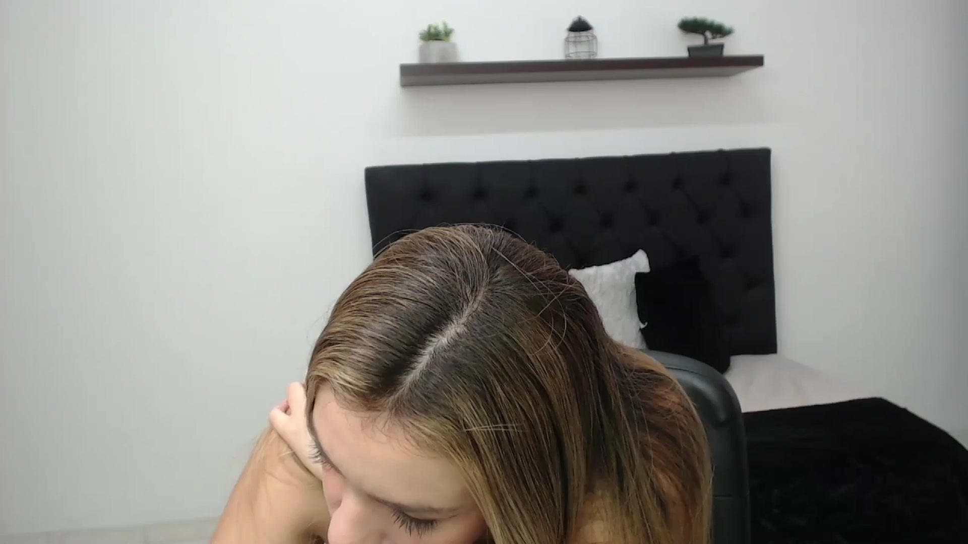 Gallery image thumbnail from CamilleDucan's myfreecams stream on, 04/02/2025, 14:38 image 1 of 20