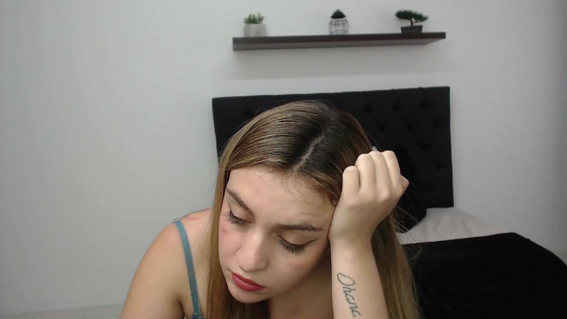 Gallery image thumbnail from CamilleDucan's myfreecams stream on, 04/02/2025, 17:10 image 14 of 20