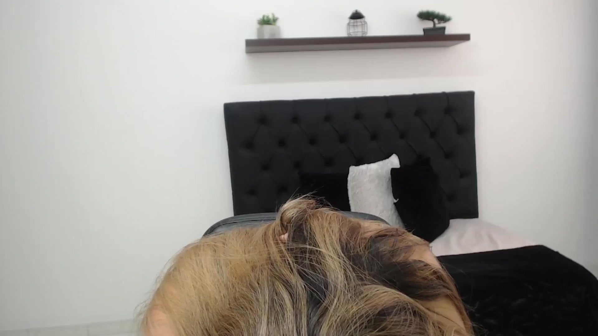 Gallery image thumbnail from CamilleDucan's myfreecams stream on, 04/02/2025, 17:10 image 15 of 20