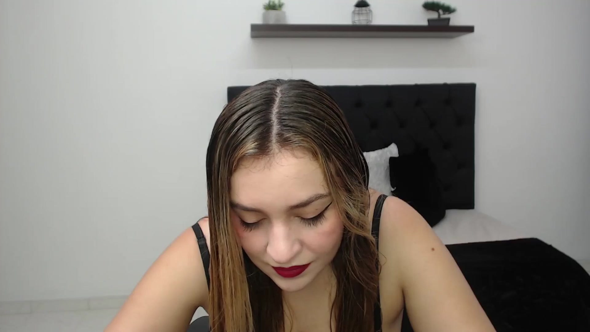 Gallery image thumbnail from CamilleDucan's myfreecams stream on, 04/03/2025, 13:48 image 6 of 20