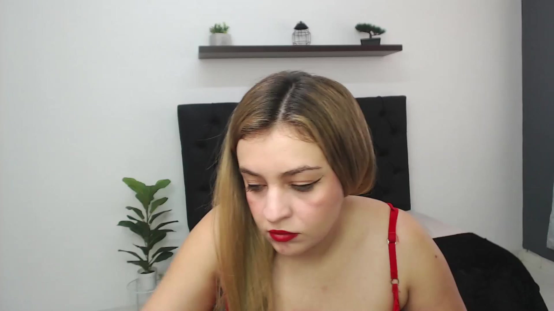 Gallery image thumbnail from CamilleDucan's myfreecams stream on, 04/07/2025, 14:21 image 14 of 20