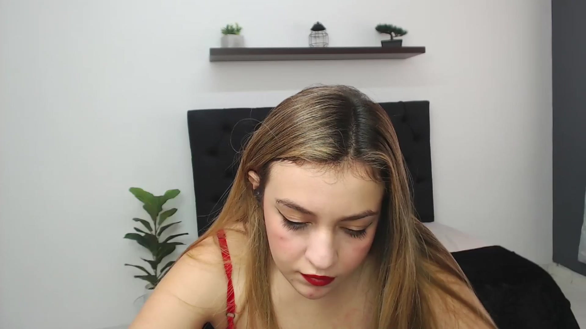 Gallery image thumbnail from CamilleDucan's myfreecams stream on, 04/07/2025, 14:21 image 18 of 20