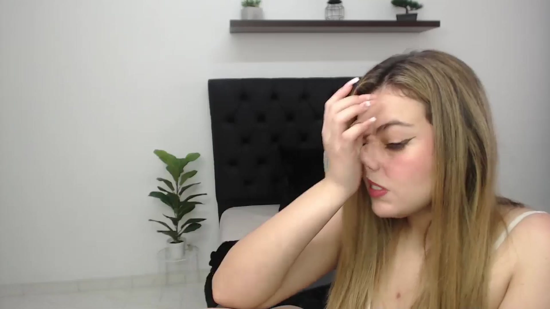 Gallery image thumbnail from CamilleDucan's myfreecams stream on, 04/08/2025, 14:21 image 8 of 20