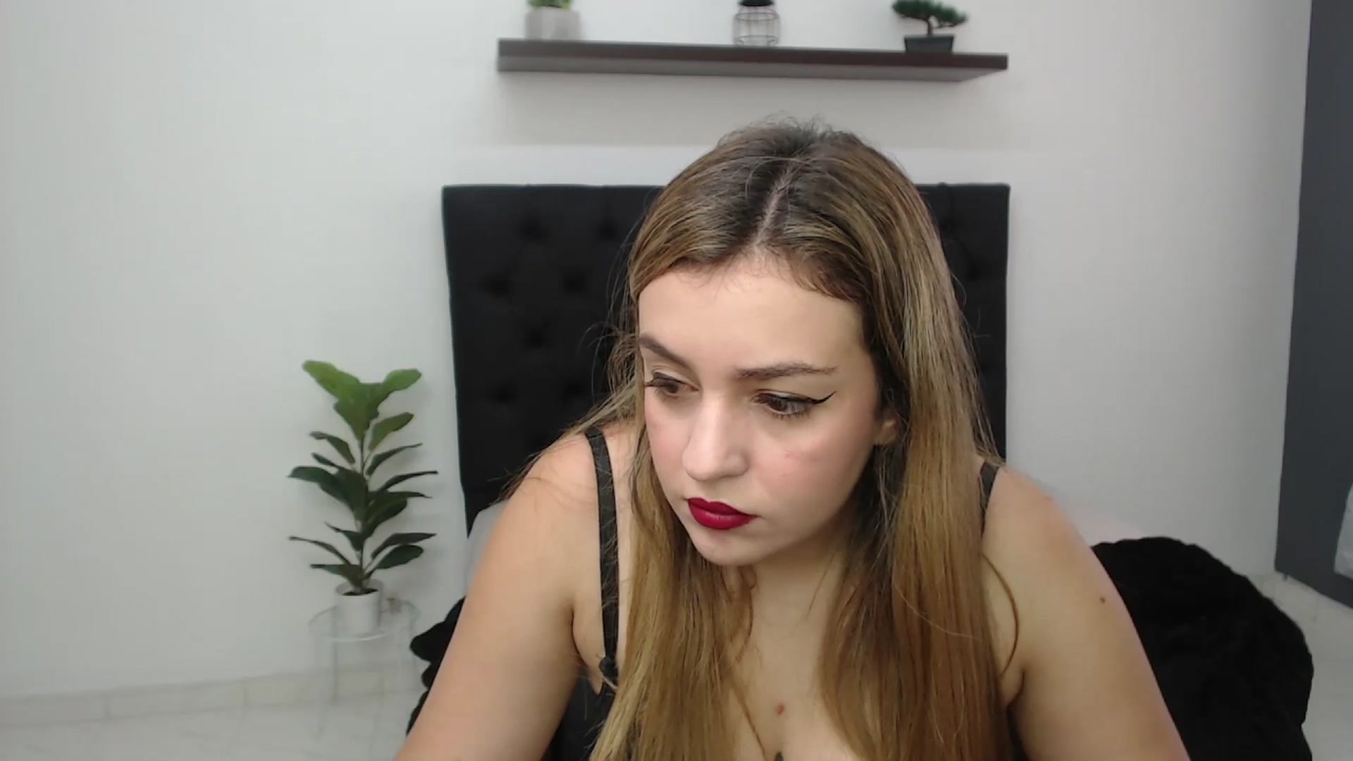 Gallery image thumbnail from CamilleDucan's myfreecams stream on, 04/09/2025, 13:48 image 18 of 20