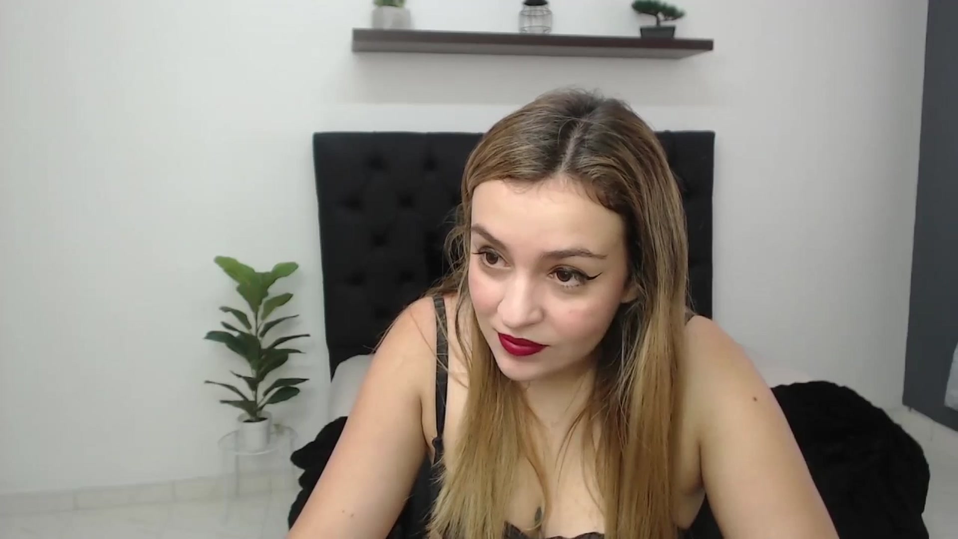 Gallery image thumbnail from CamilleDucan's myfreecams stream on, 04/09/2025, 13:48 image 8 of 20