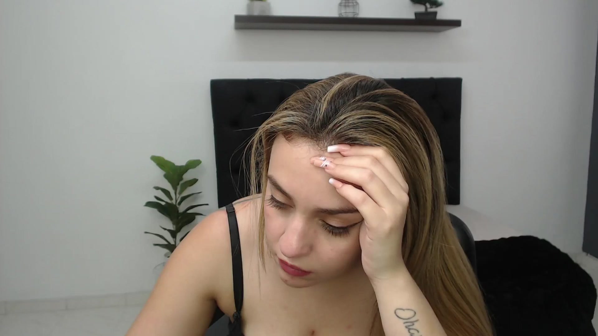 Gallery image thumbnail from CamilleDucan's myfreecams stream on, 04/09/2025, 18:50 image 17 of 20