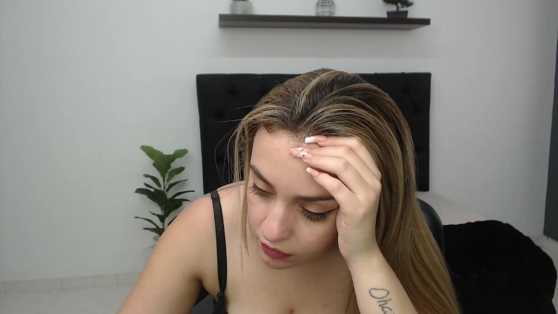 Gallery image thumbnail from CamilleDucan's myfreecams stream on, 04/09/2025, 18:50 image 18 of 20