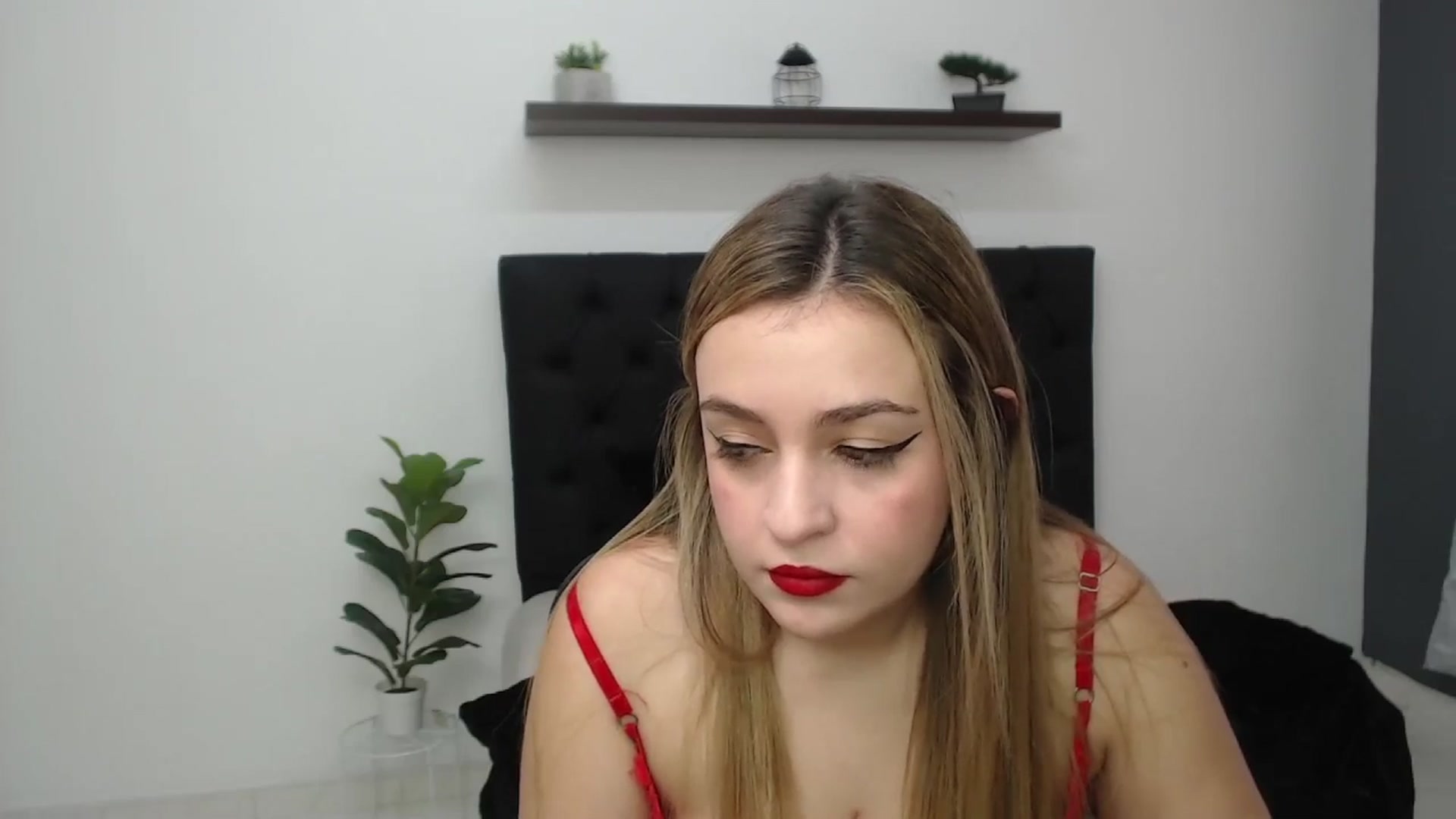 Gallery image thumbnail from CamilleDucan's myfreecams stream on, 04/11/2025, 13:50 image 6 of 20