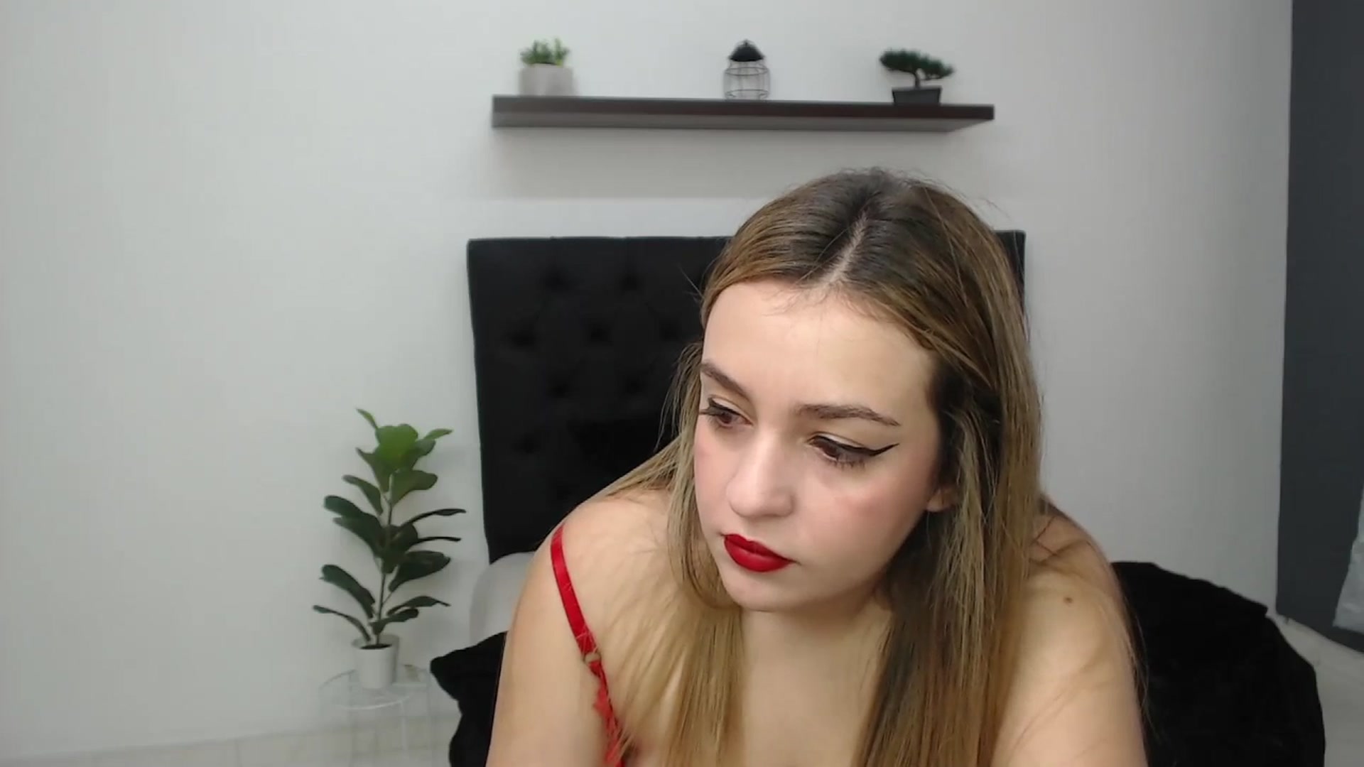 Gallery image thumbnail from CamilleDucan's myfreecams stream on, 04/11/2025, 13:50 image 2 of 20