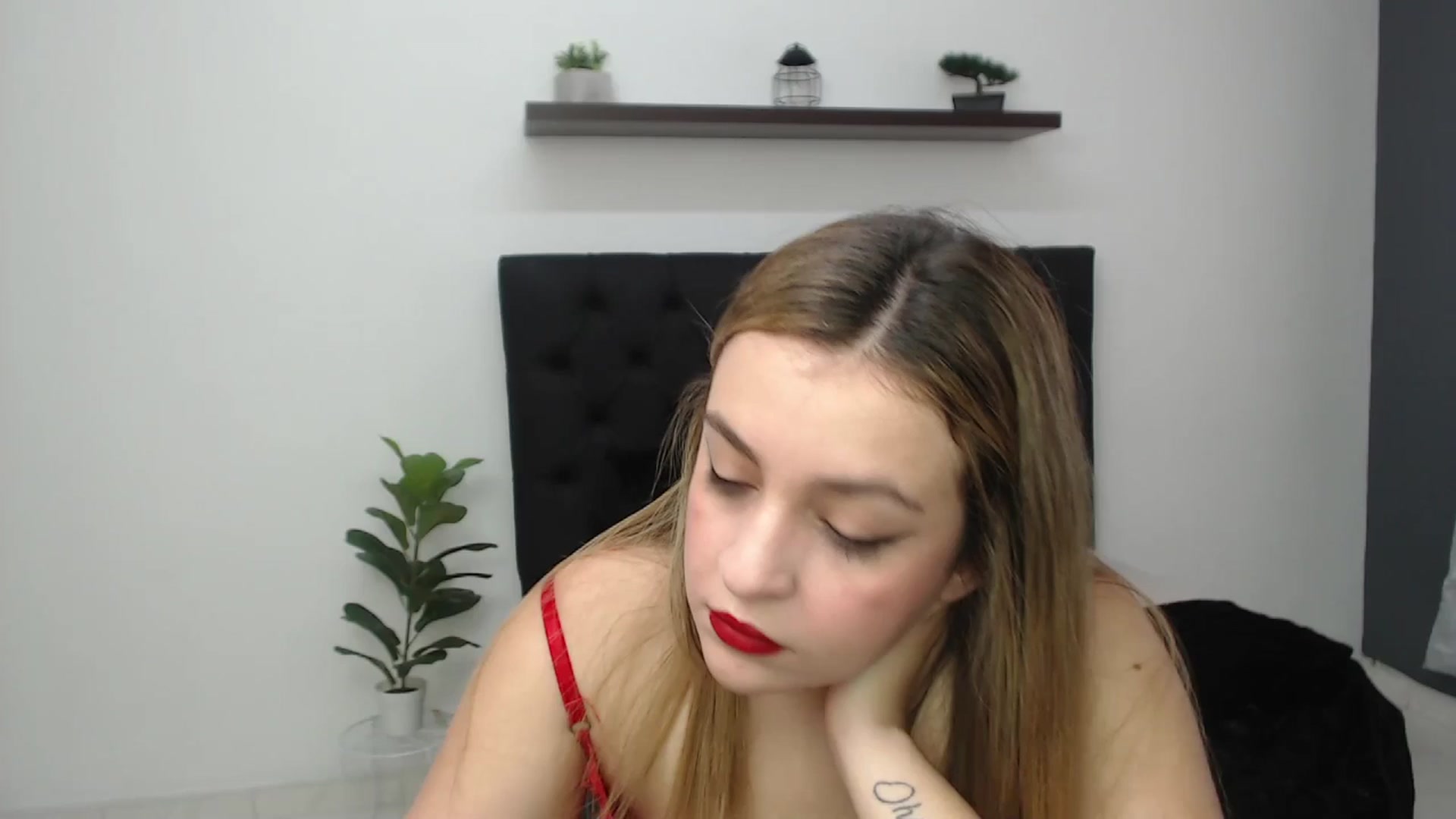 Gallery image thumbnail from CamilleDucan's myfreecams stream on, 04/11/2025, 13:50 image 1 of 20
