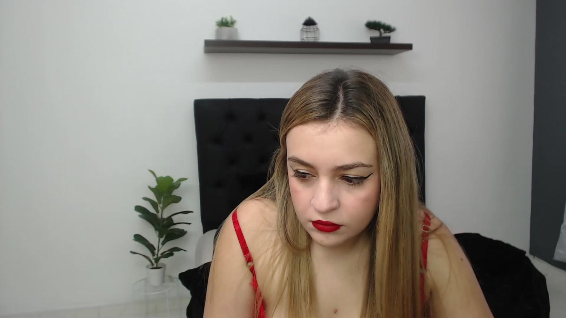 Gallery image thumbnail from CamilleDucan's myfreecams stream on, 04/11/2025, 13:50 image 4 of 20